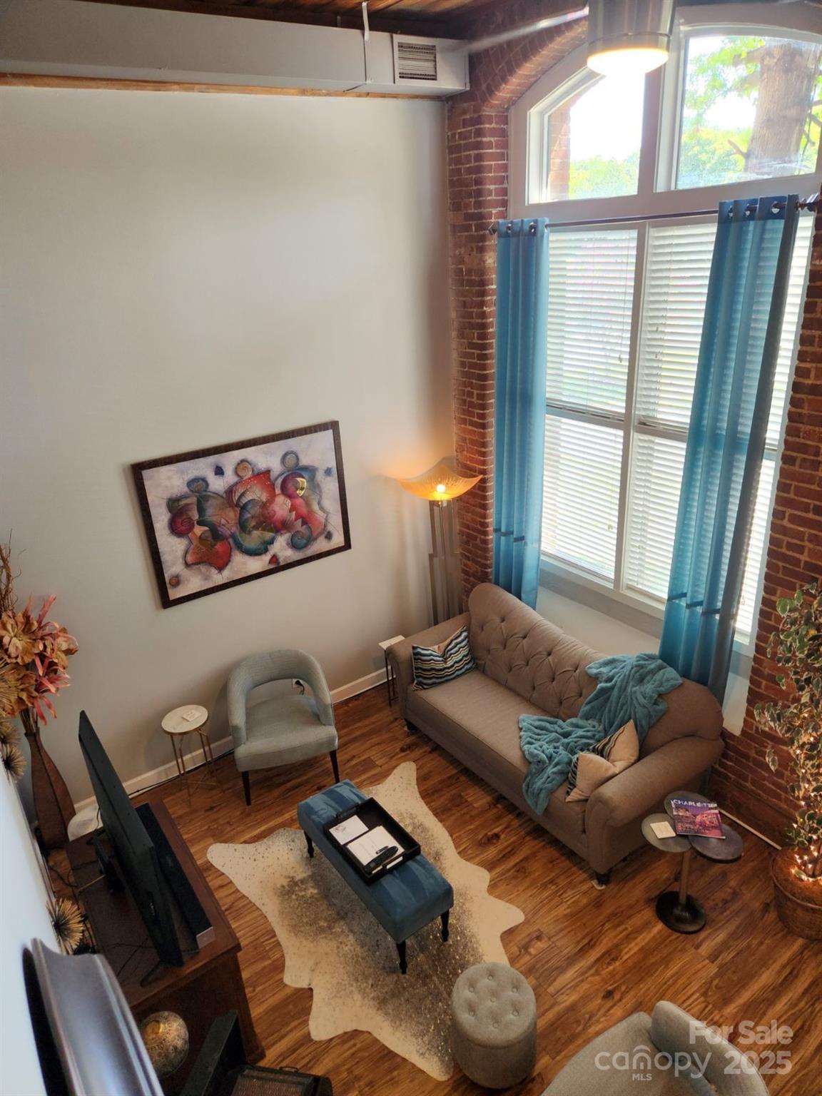 201 Hoskins Road 115