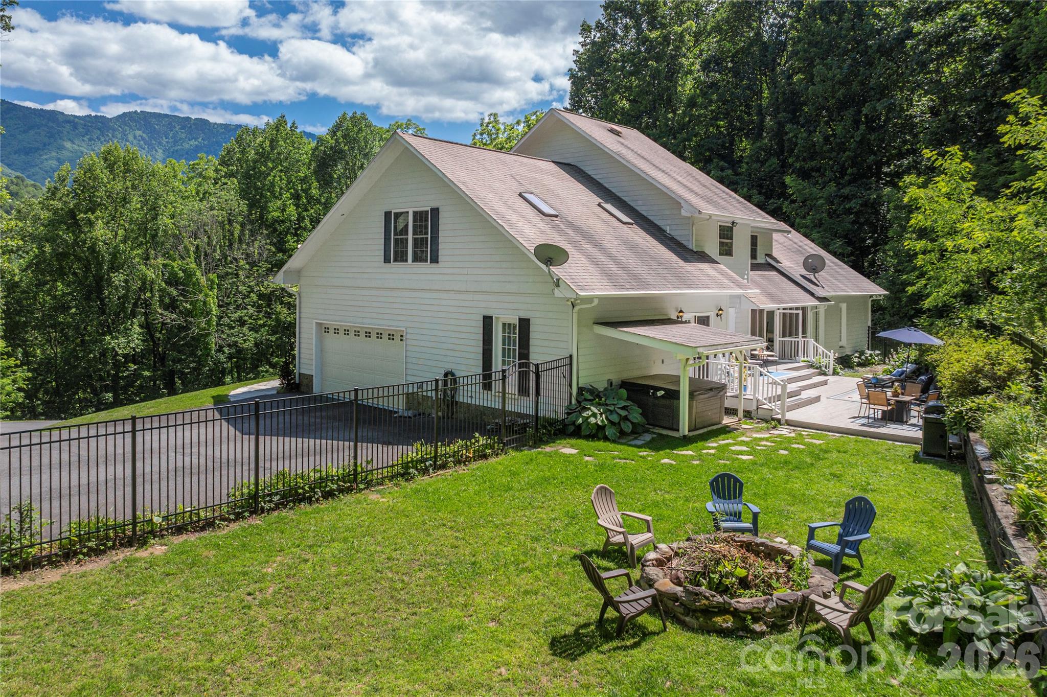 302 Davy Crockett Drive