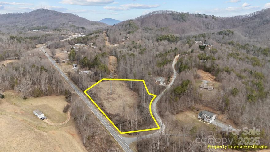 Beautiful 5-acre lot in the desirable Glenwood area, ready for your dream home! Enjoy this gently sloping, wooded lot in a peaceful & private setting. The community features beautiful homes with wooded buffers for added privacy. Deeded restrictions require a 1,600 sq. ft. minimum build—site-built homes only (no mobile or modular). No HOA dues, just a $180/yr road maintenance fee. A well and septic are needed; underground utilities are available.
Located near I-40 & US-221, offering quick access to Marion, Asheville, Morganton, and Hickory. Don’t miss this prime opportunity!