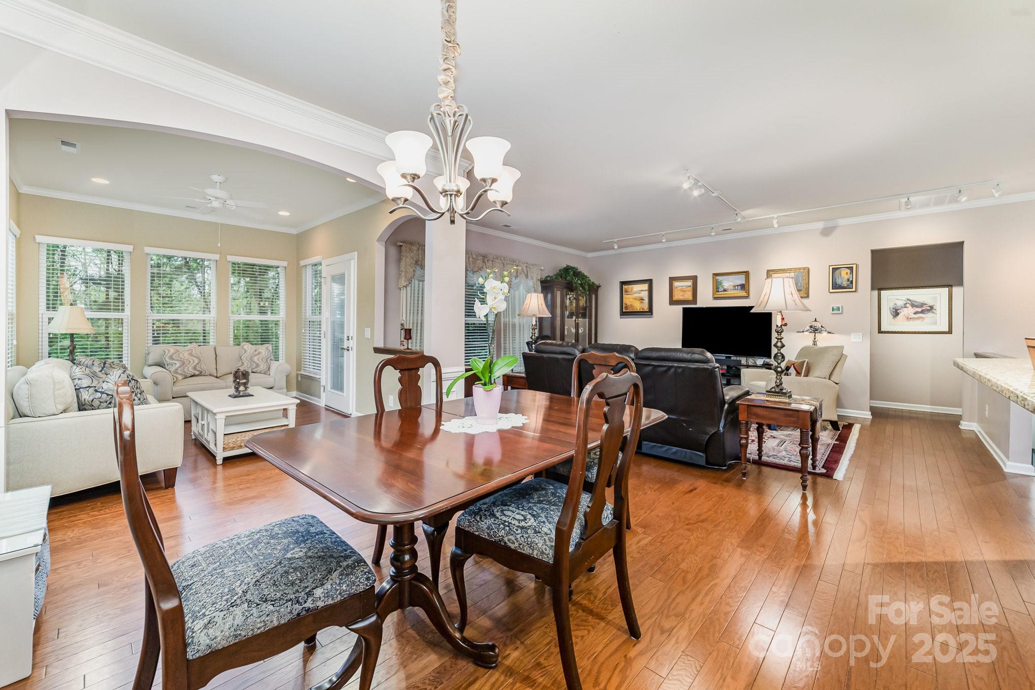 3052 Santee Court