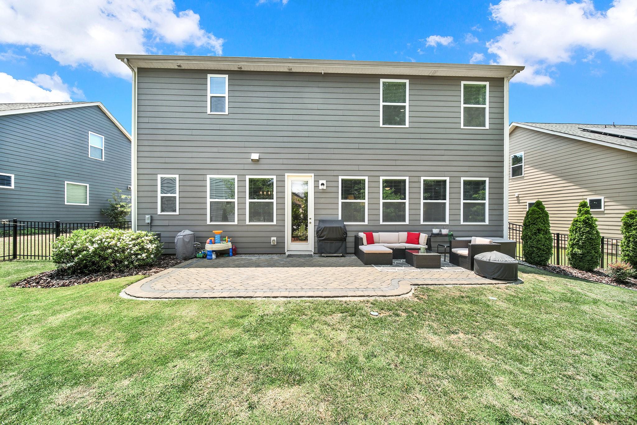 Lake Crest - Residential