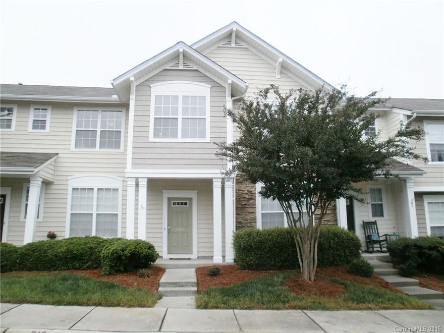 Charming townhome backs to water w/private landscaped rear patio. Wonderful views from the master bedroom! This 3 br/2.5 ba gem offers an airy living room, gas fireplace, 2 in blinds, & designer paint. Kitchen w/breakfast bar opens to dining room. Attic storage, closet systems, master walk-in. Hoa maintains landscaping & unit is convenient to pool & mailboxes. 2 assigned parking spaces + plenty of visitor parking for friends & family. Walk to Aldi's and Bruesters. Great Fort Mill Location!