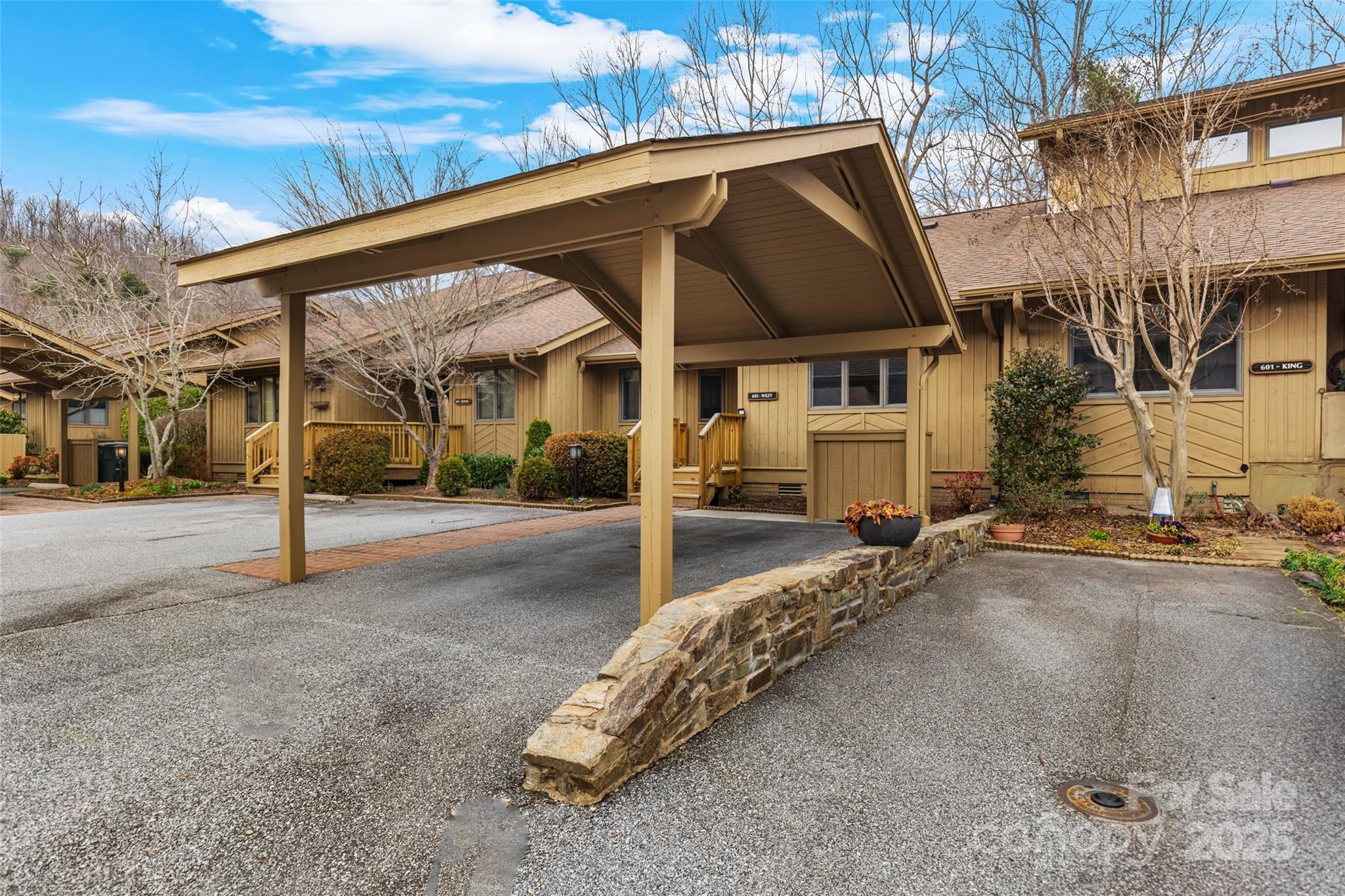 603 Red Oak Drive