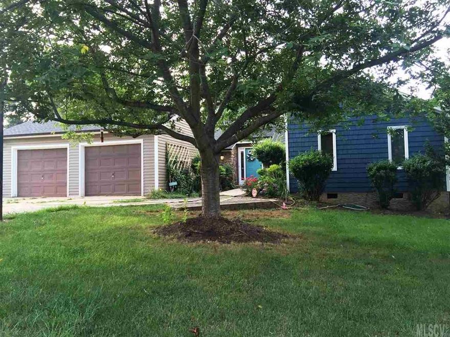 Interior renovation completed 2014. Complete exterior renovation in 2015. Ideal layout. Entertainment deck with a view of the valley. Yard is level and shaded. No through traffic in the neighborhood. Mountain View Elementary School: highly sought after school district.