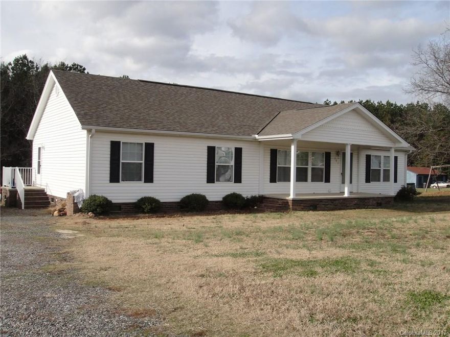 Hard to find 3 bedroom 2 bath with large backyard!  Bring your camper or boat to park as there is plenty of room! Kitchen is open with kitchen island and loads of kitchen cabinets, stainless steel appliances.  Master bedroom is large with bathroom with large tub and seperate shower.  New roof in 2013.