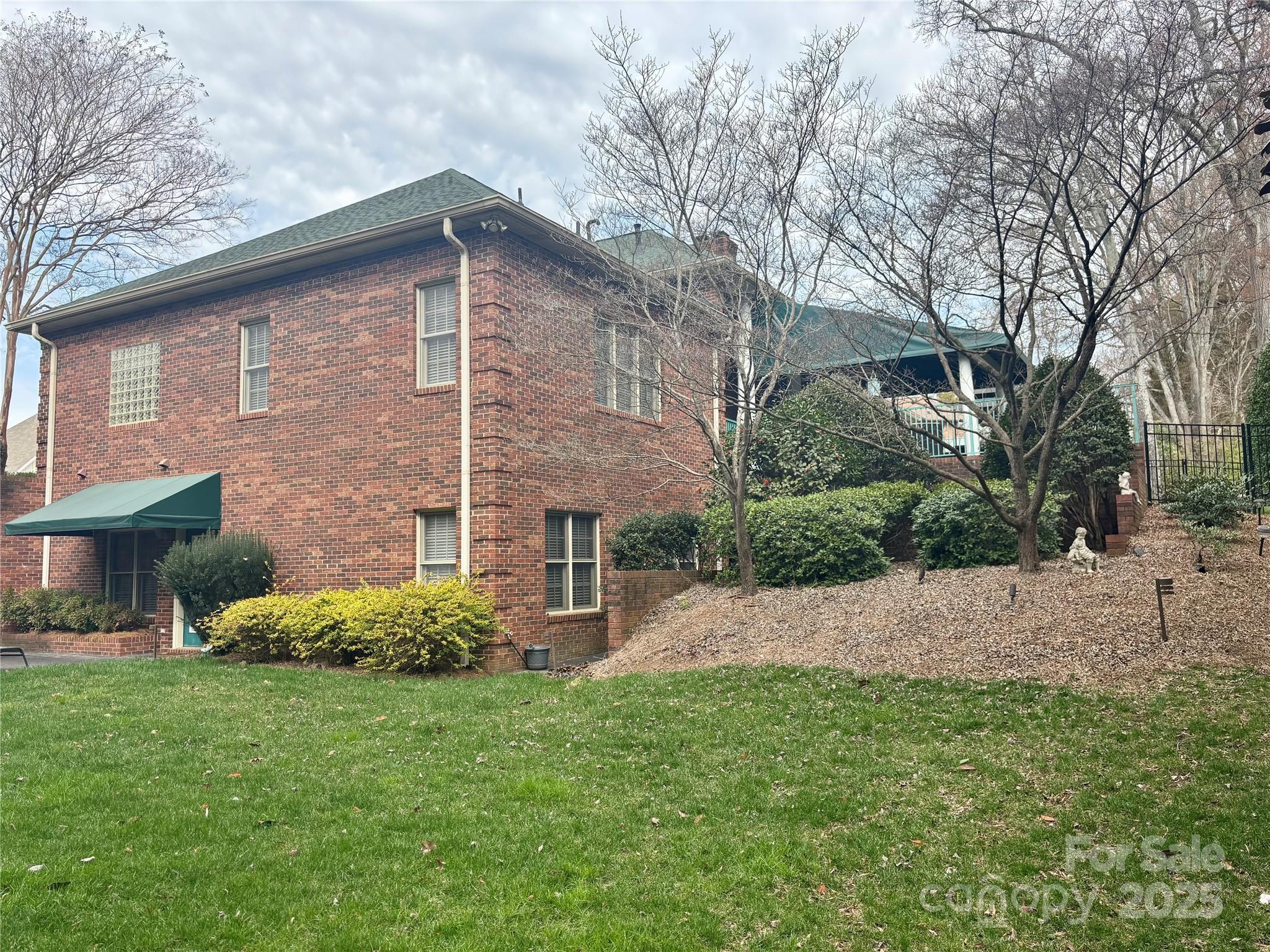 1217 12th Fairway Drive NW