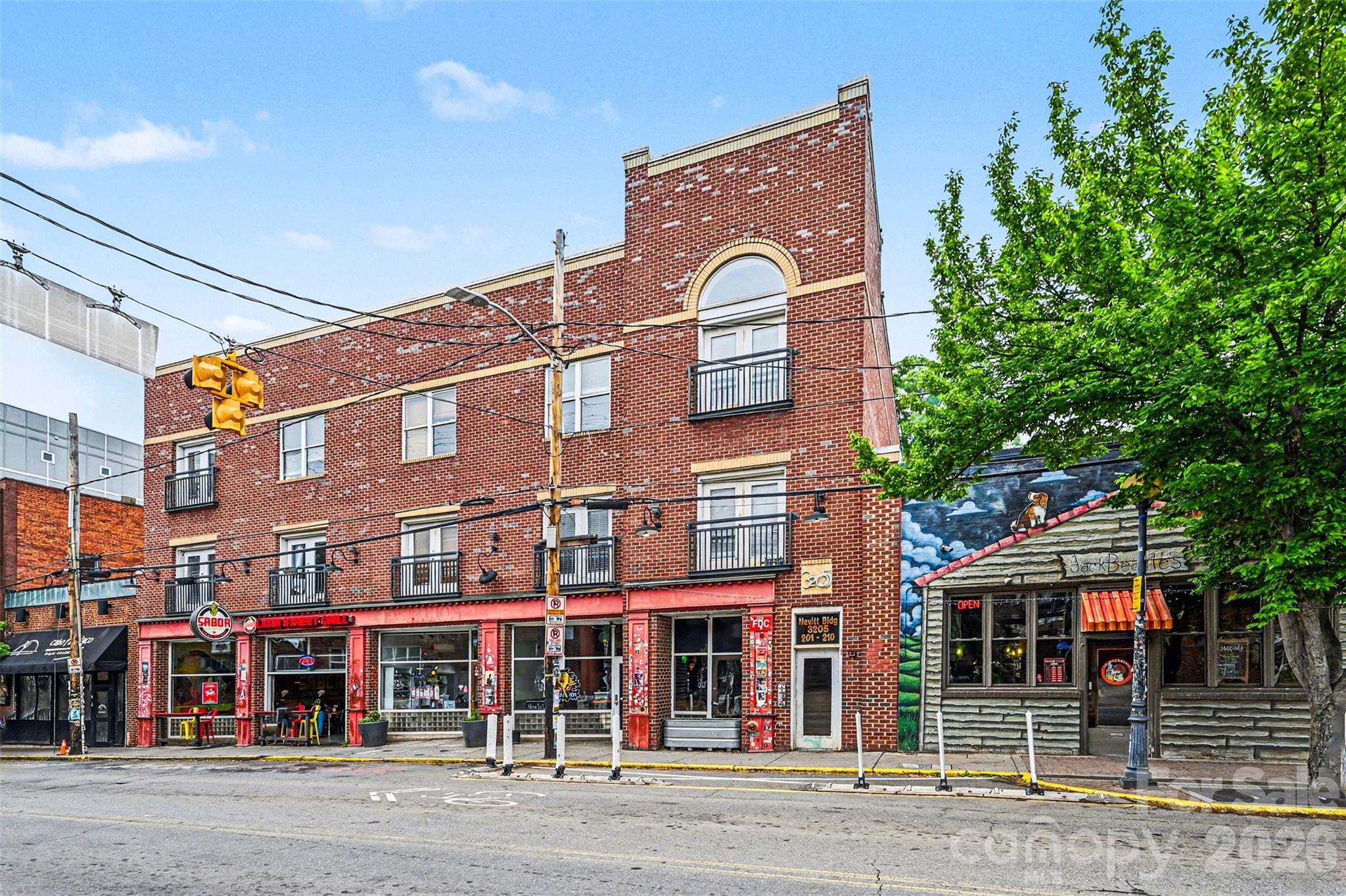 3205 N Davidson Street 202