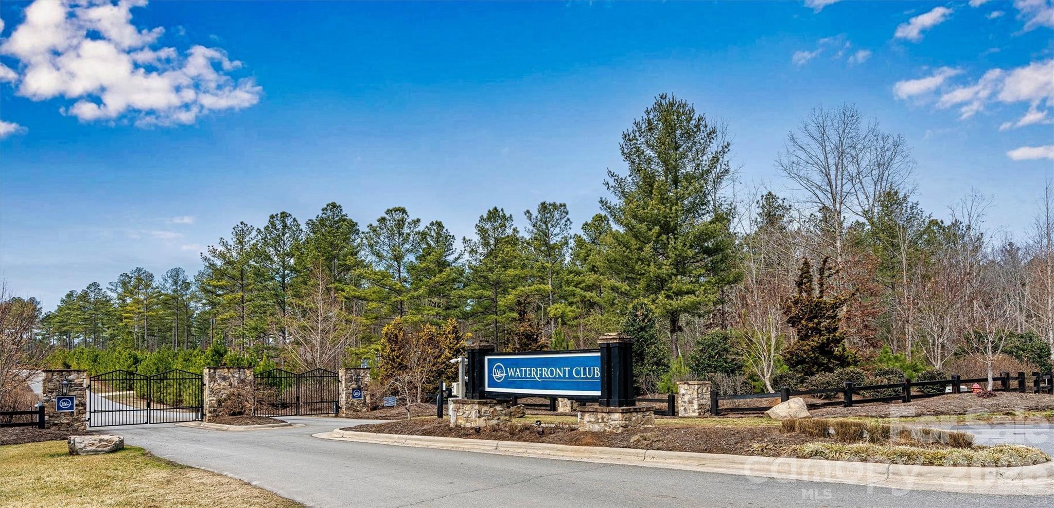 The Waterfront Club - Land