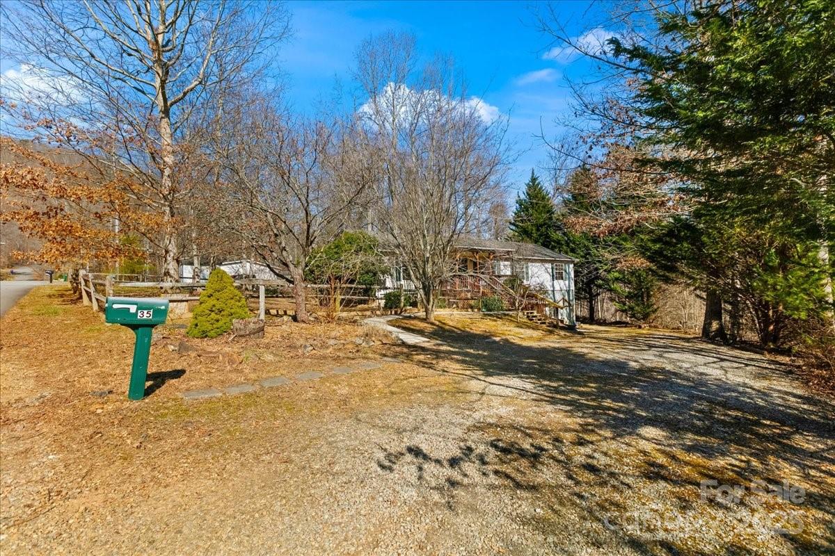 35 Evelyn Acres Drive
