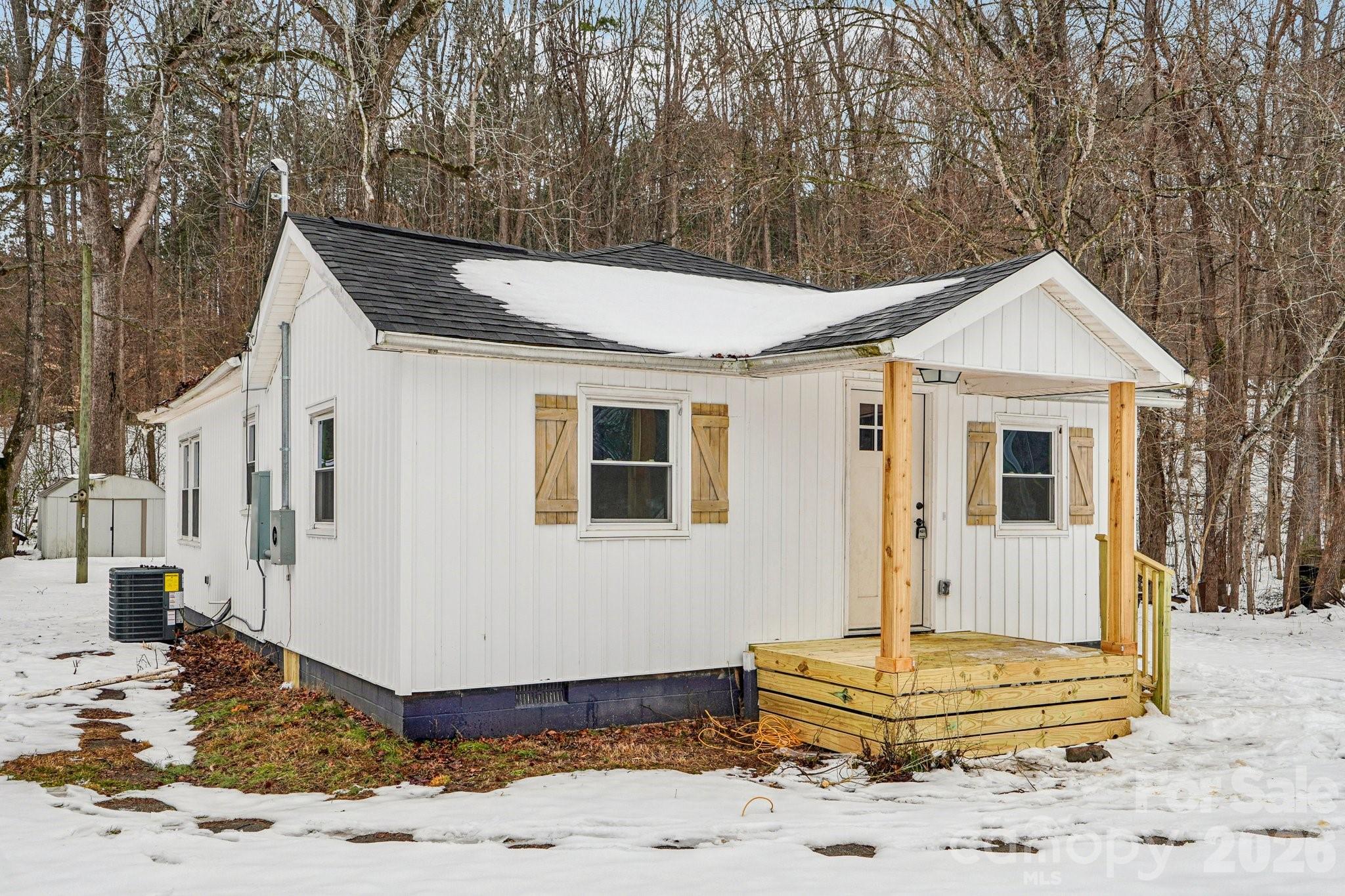 323 Honeycutt Drive SE