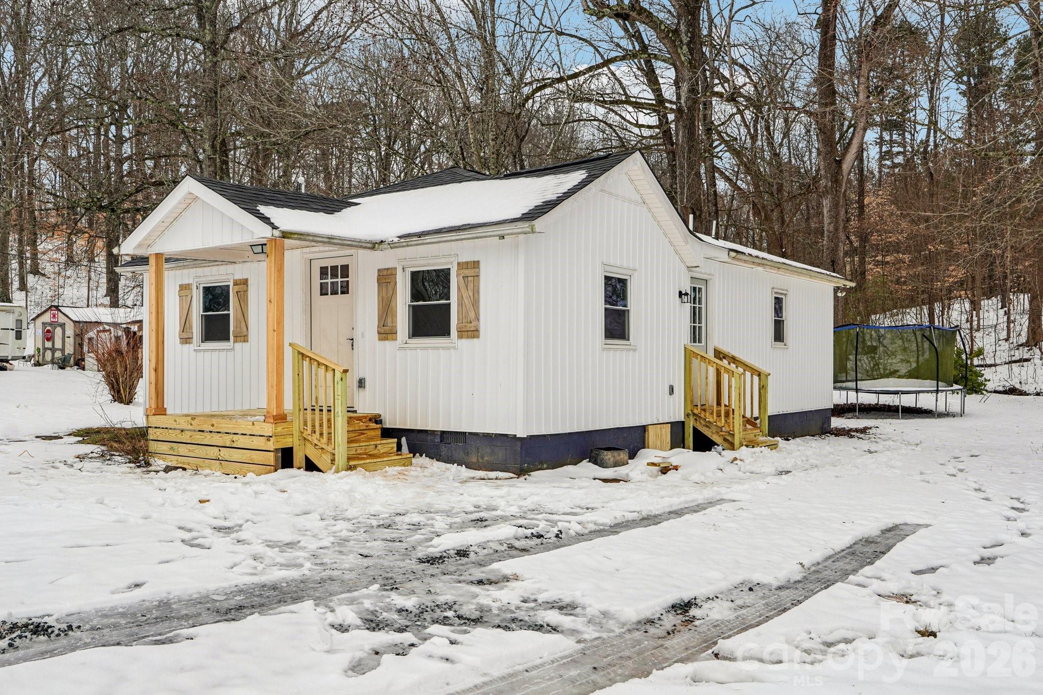 323 Honeycutt Drive SE