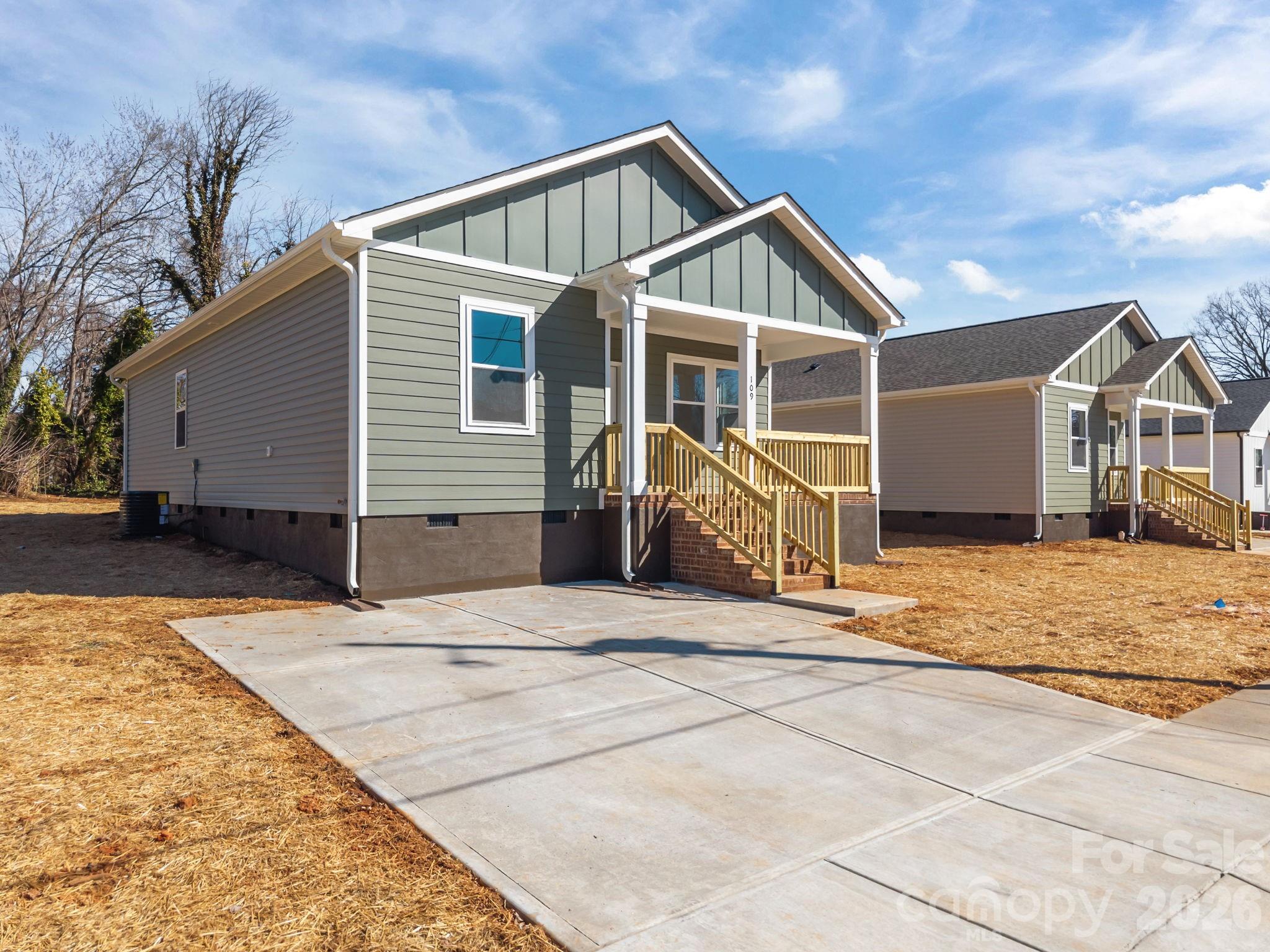 109 E Earnhardt Street