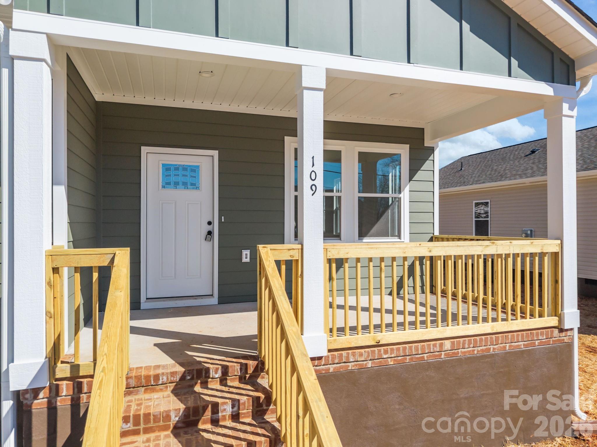 109 E Earnhardt Street