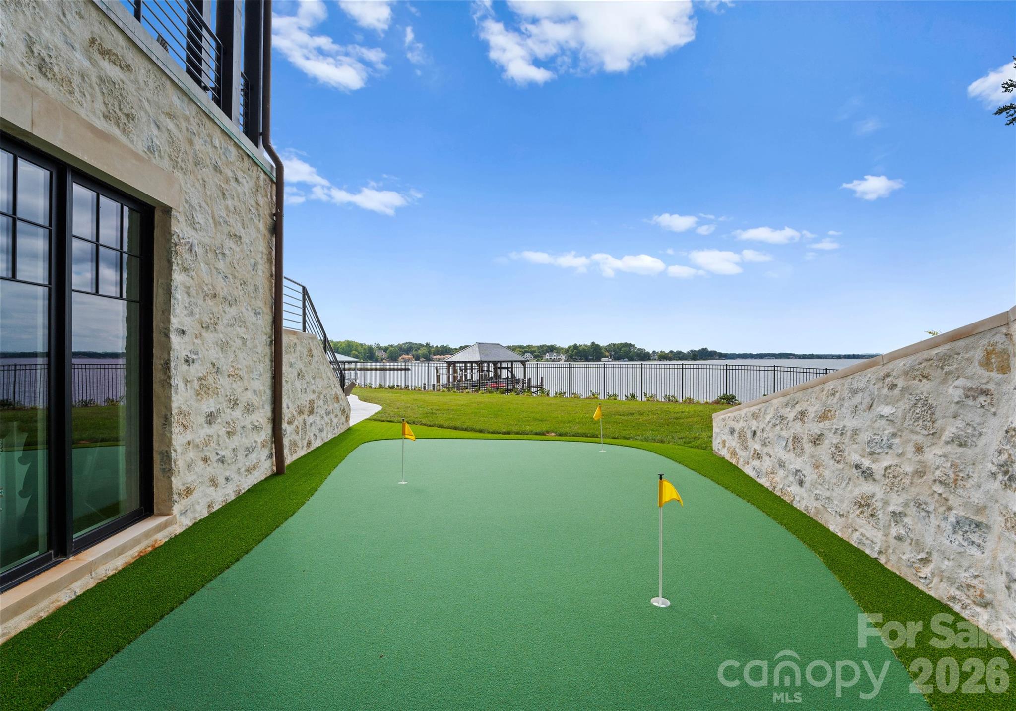 The Peninsula - Residential