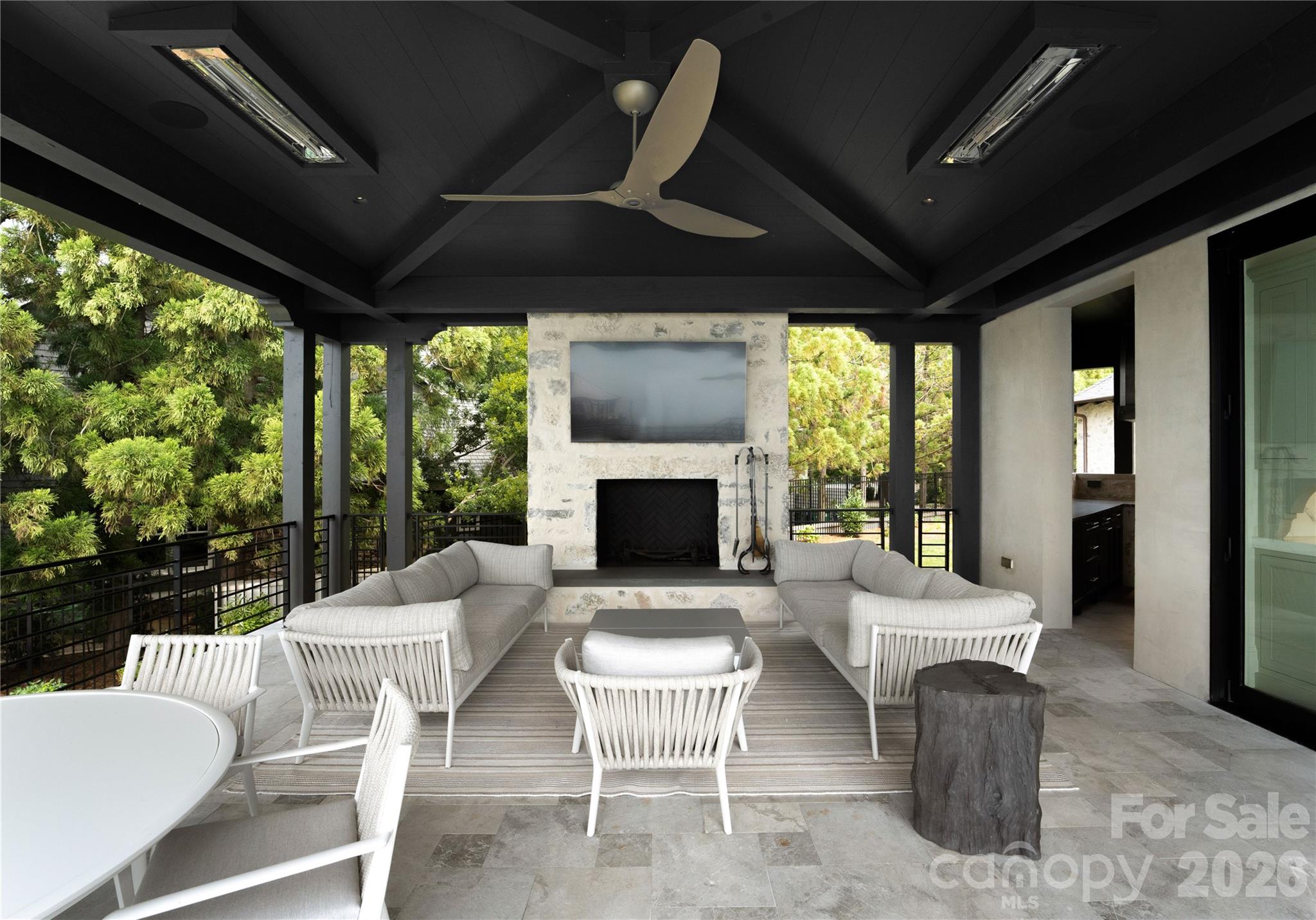 The Peninsula - Residential