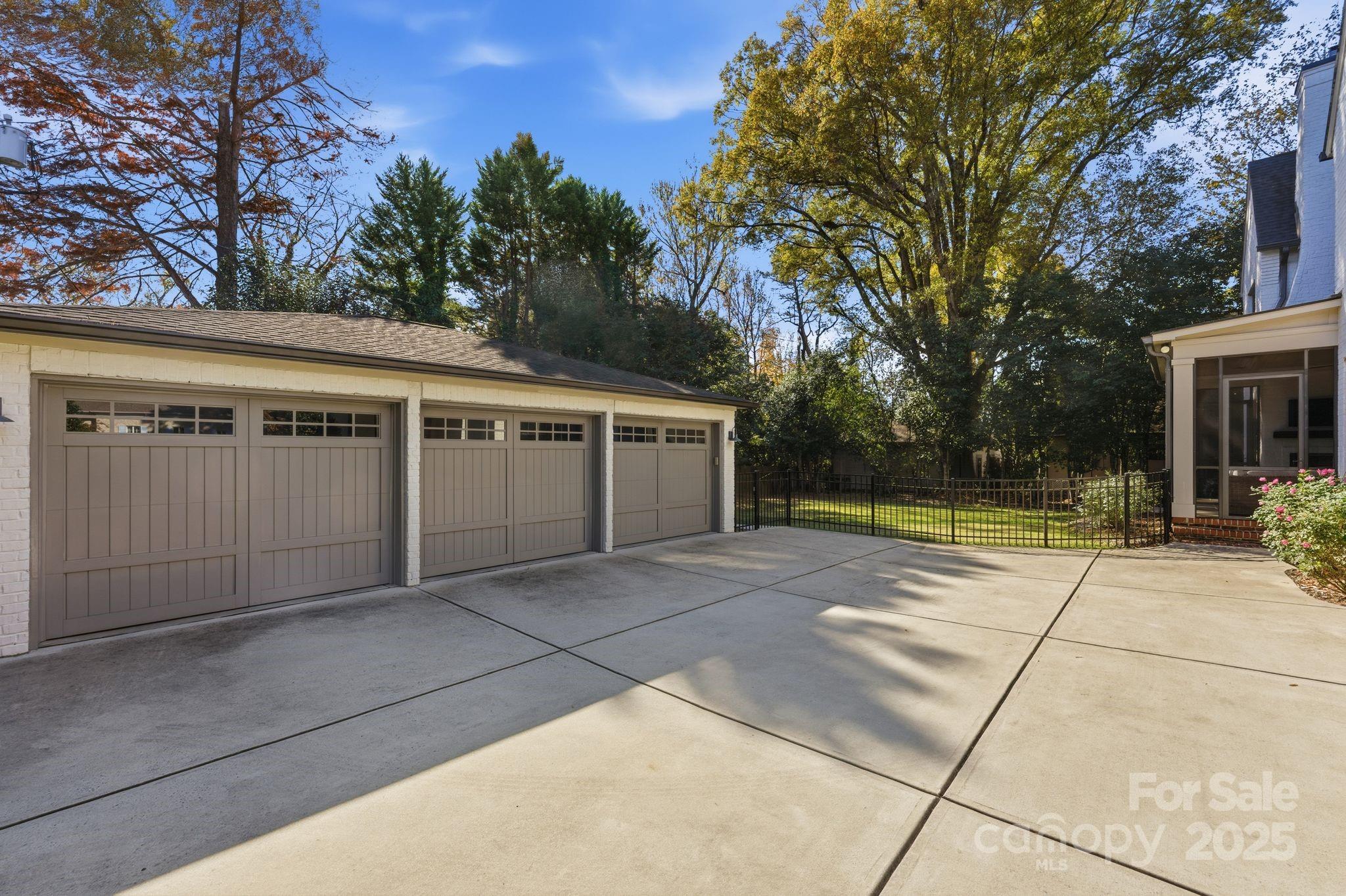 Charlotte, North Carolina 28211, United States, 5 Bedrooms Bedrooms, ,5 BathroomsBathrooms,Residential,Active,251927