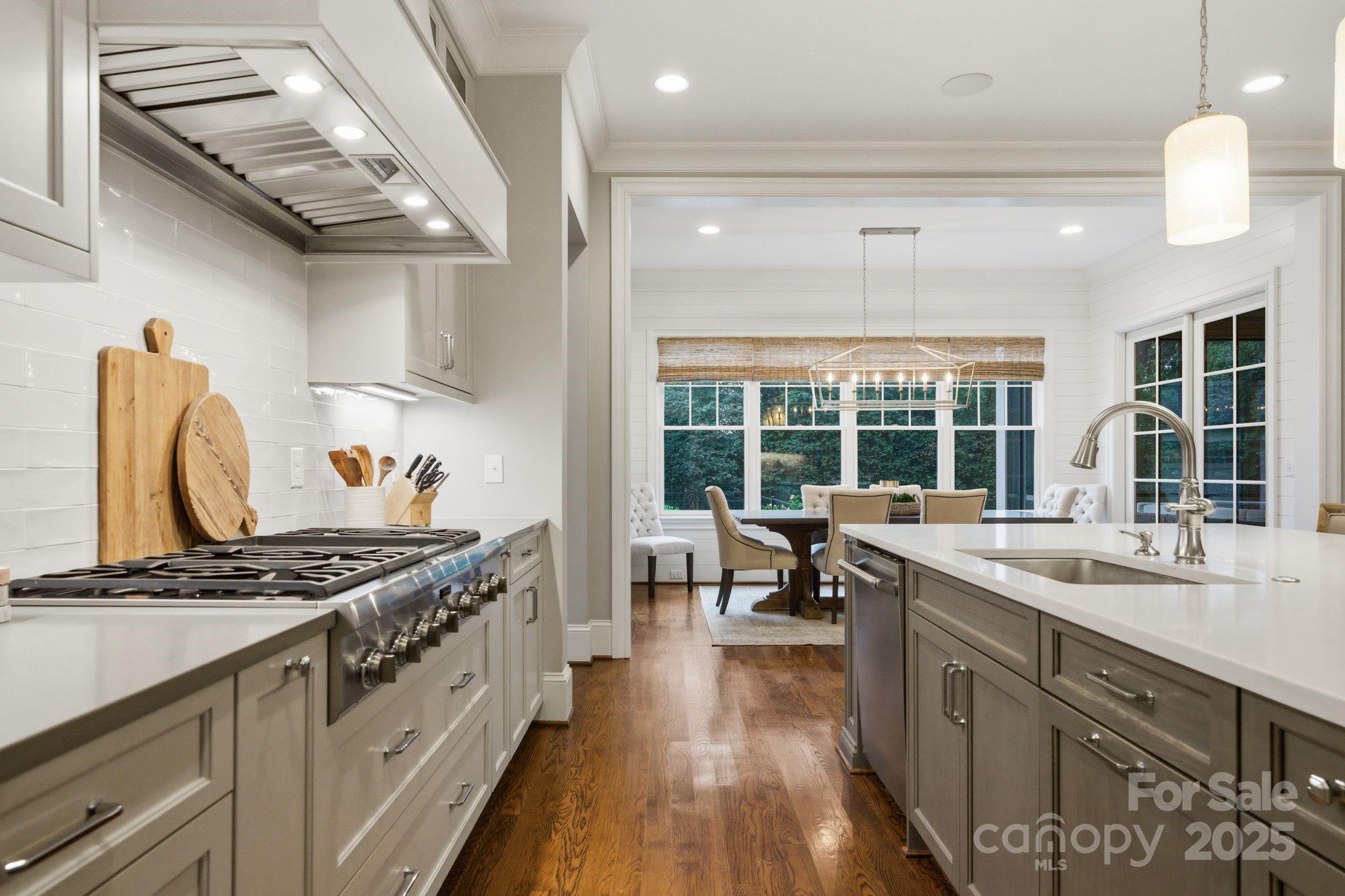 Charlotte, North Carolina 28211, United States, 5 Bedrooms Bedrooms, ,5 BathroomsBathrooms,Residential,Active,251927