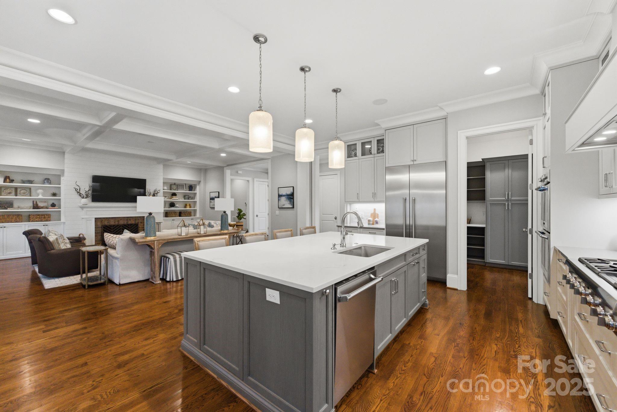 Charlotte, North Carolina 28211, United States, 5 Bedrooms Bedrooms, ,5 BathroomsBathrooms,Residential,Active,251927