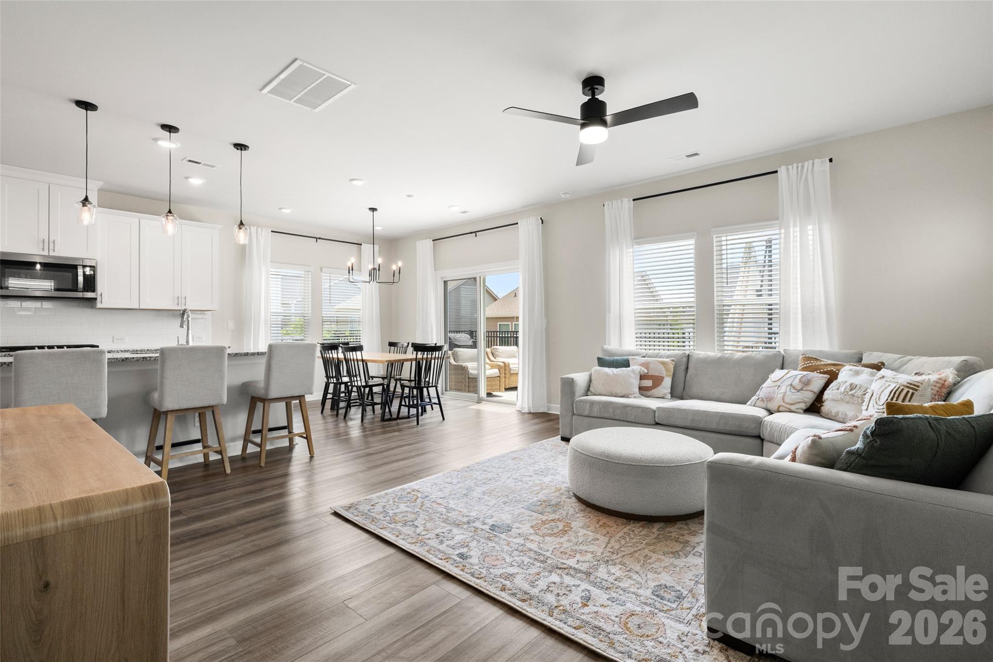 555 Palmarosa Street 126