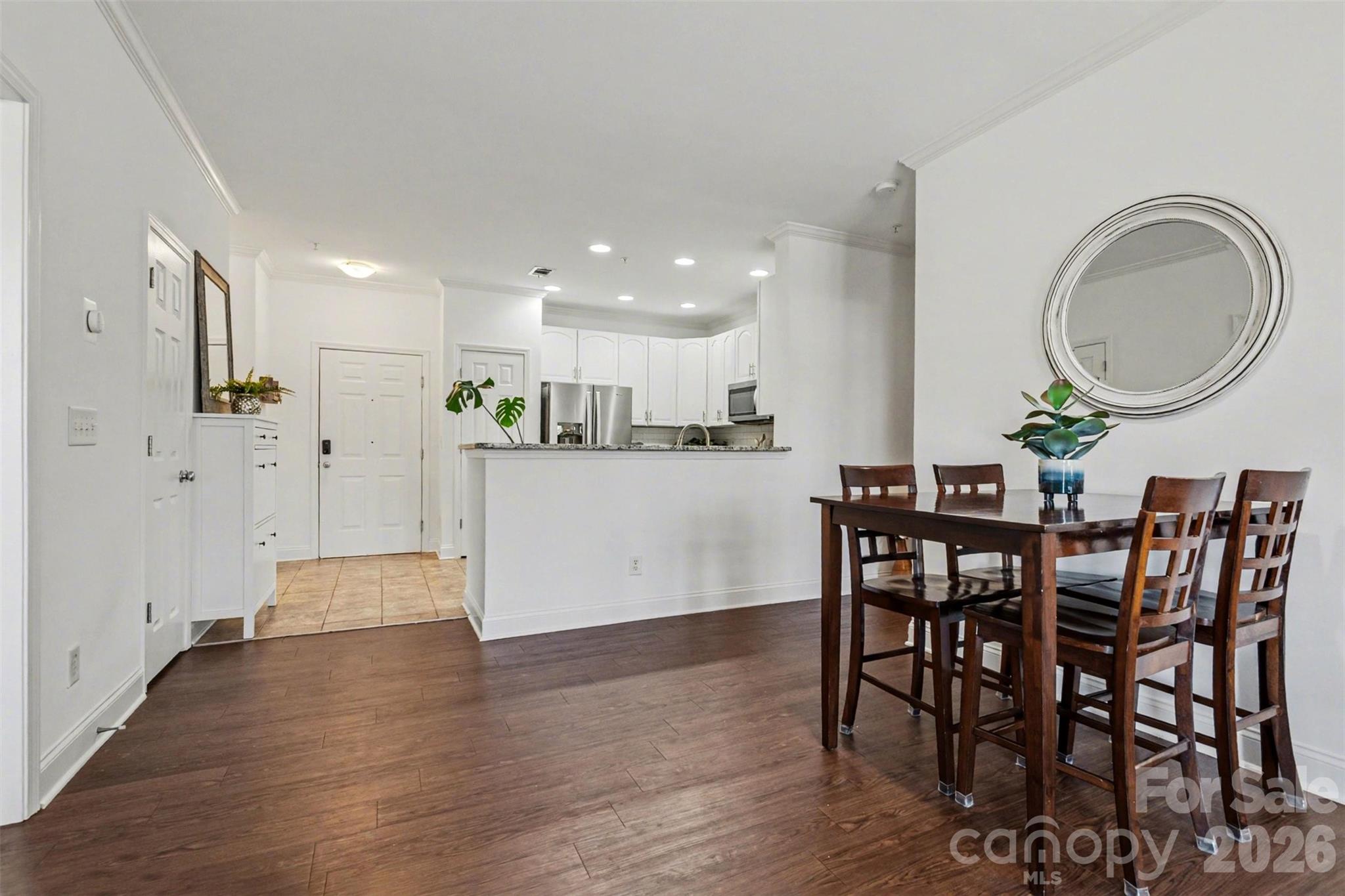 1000 E Woodlawn Road 208