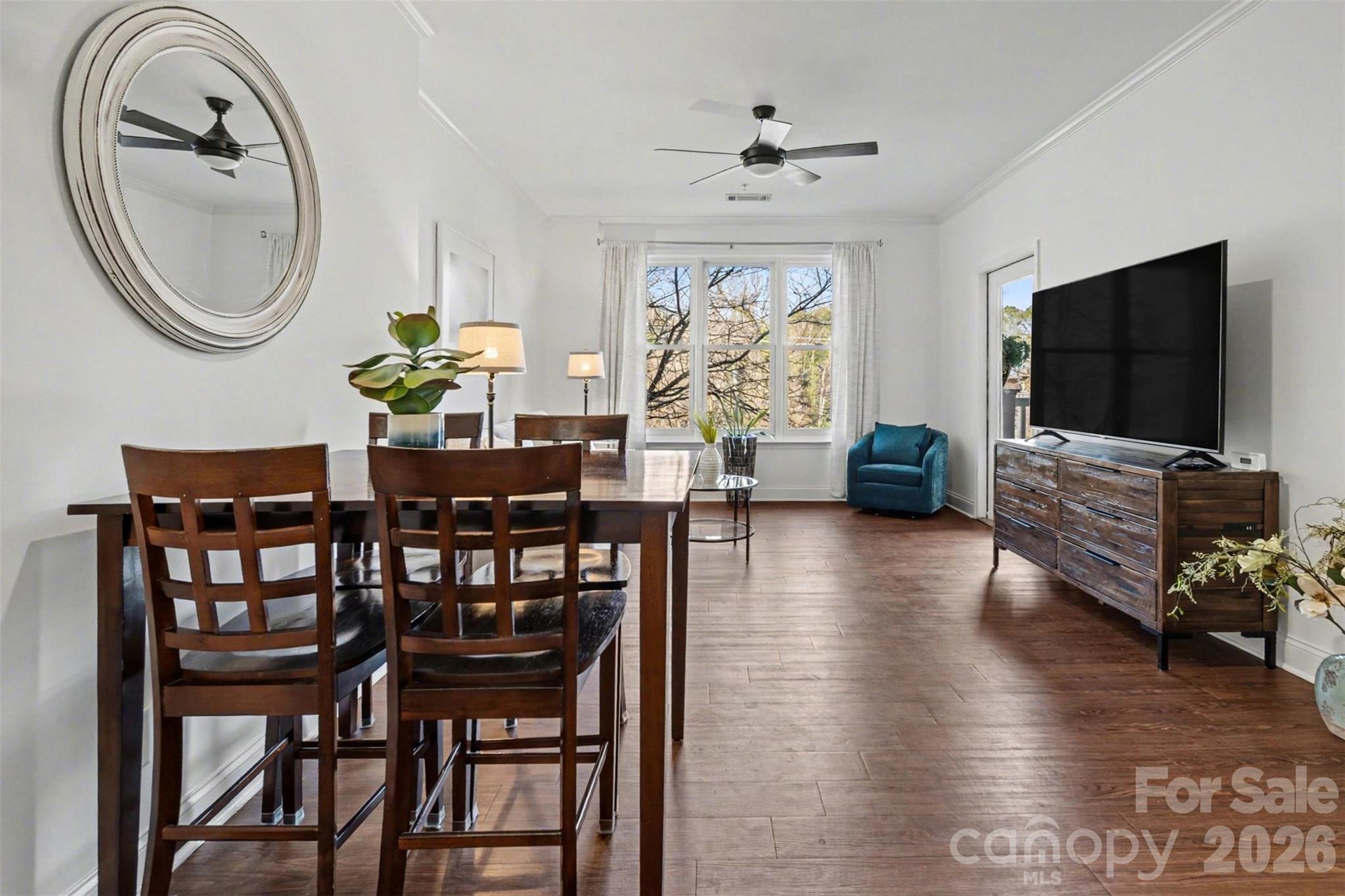 1000 E Woodlawn Road 208