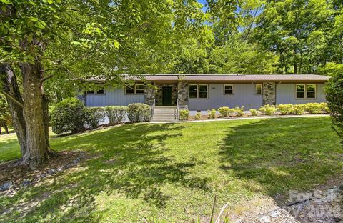 Photo of 106 Muirfield Court, Hendersonville, NC 28791 (MLS # 4381840)
