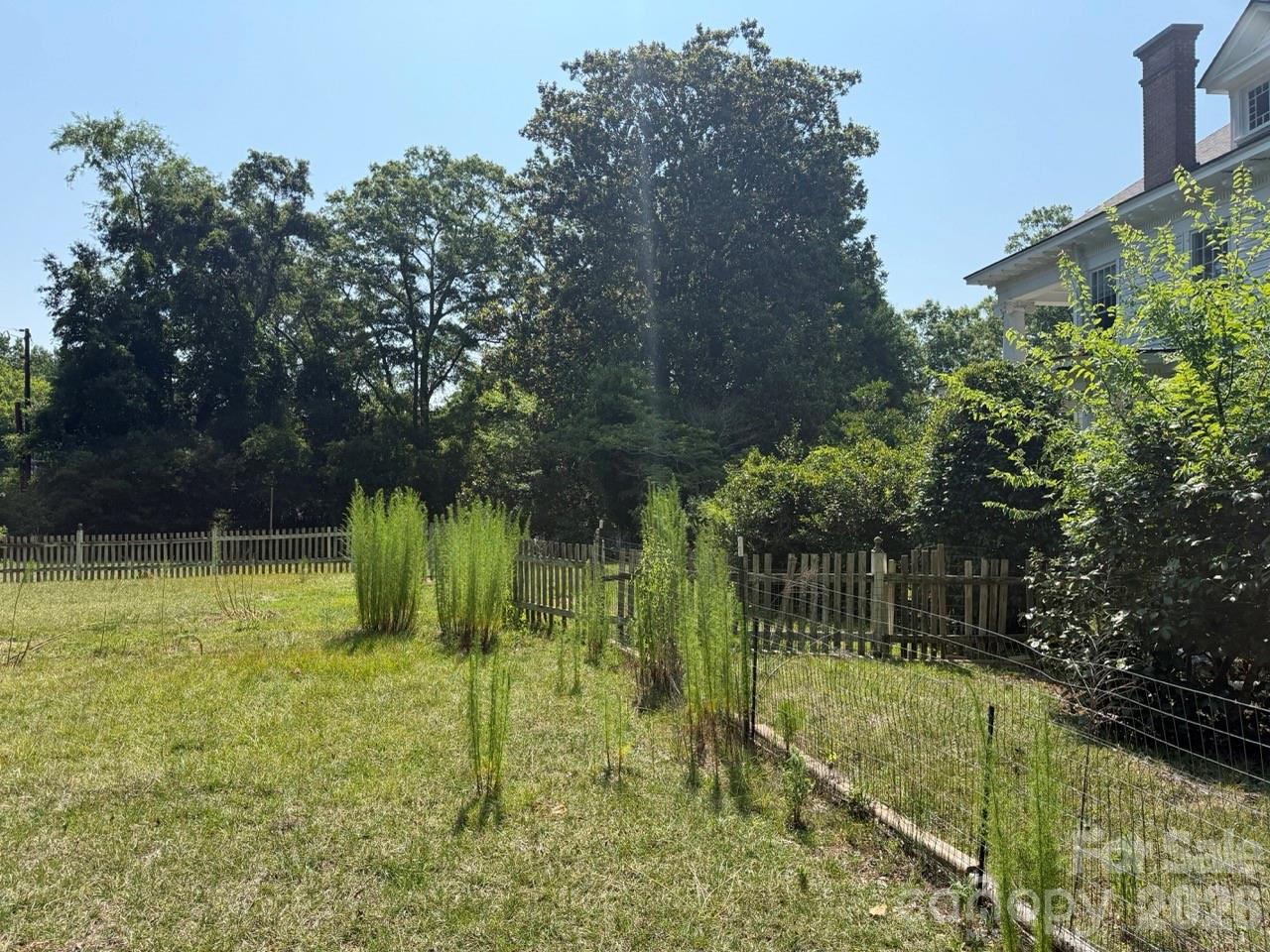 206 Rose Terrace