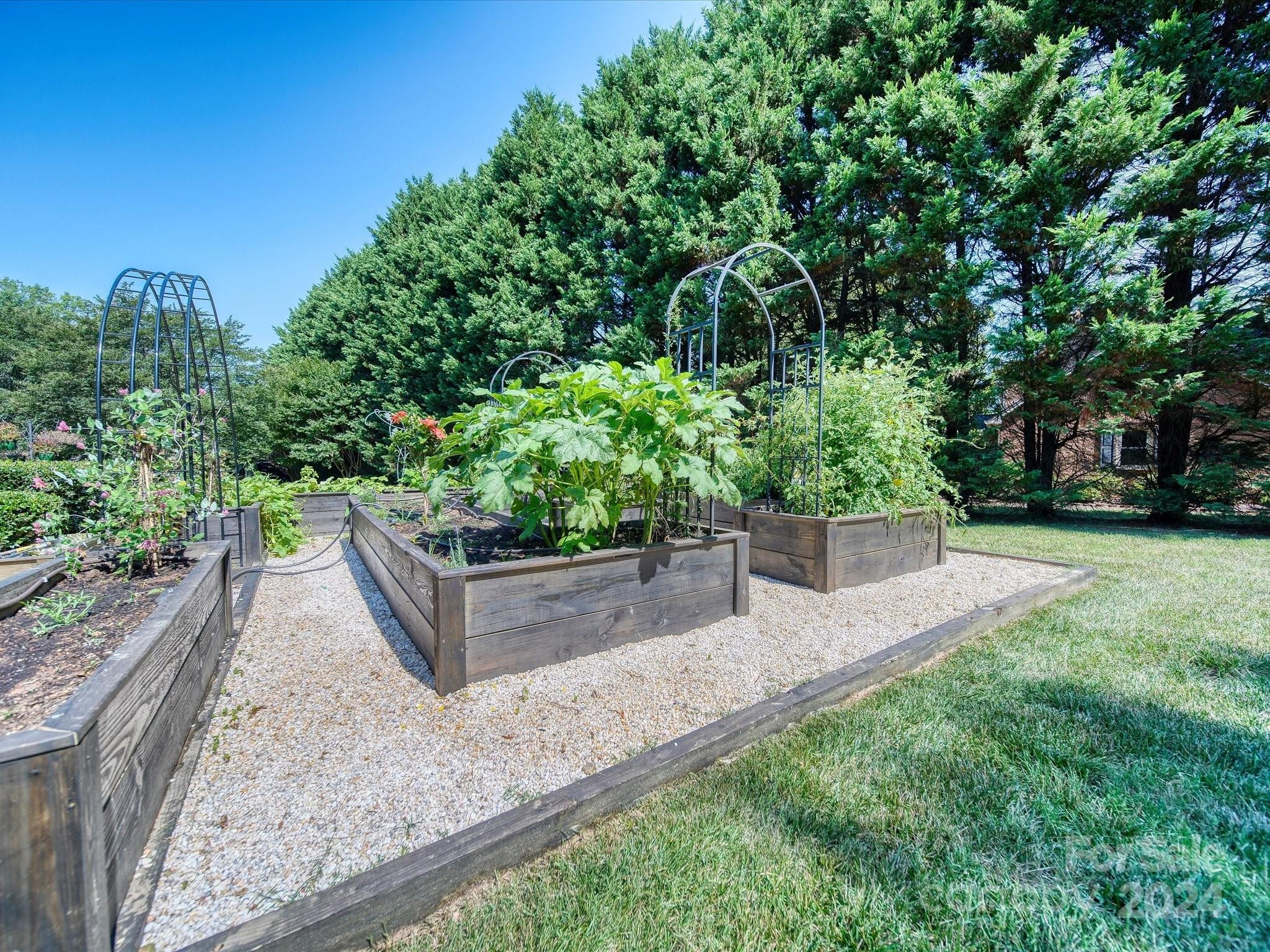 Country Club Estates - Residential