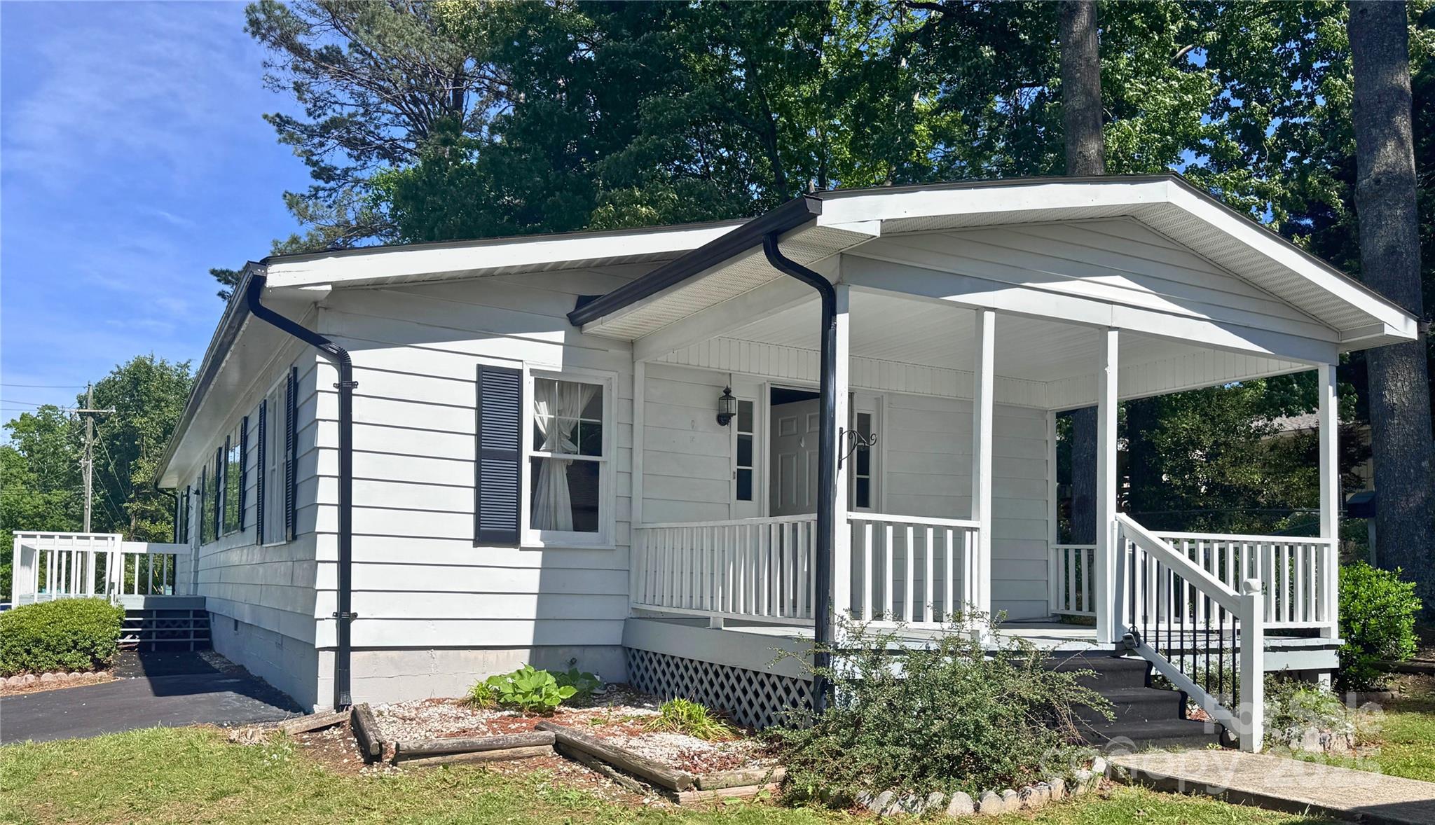 7 Lakewood Road