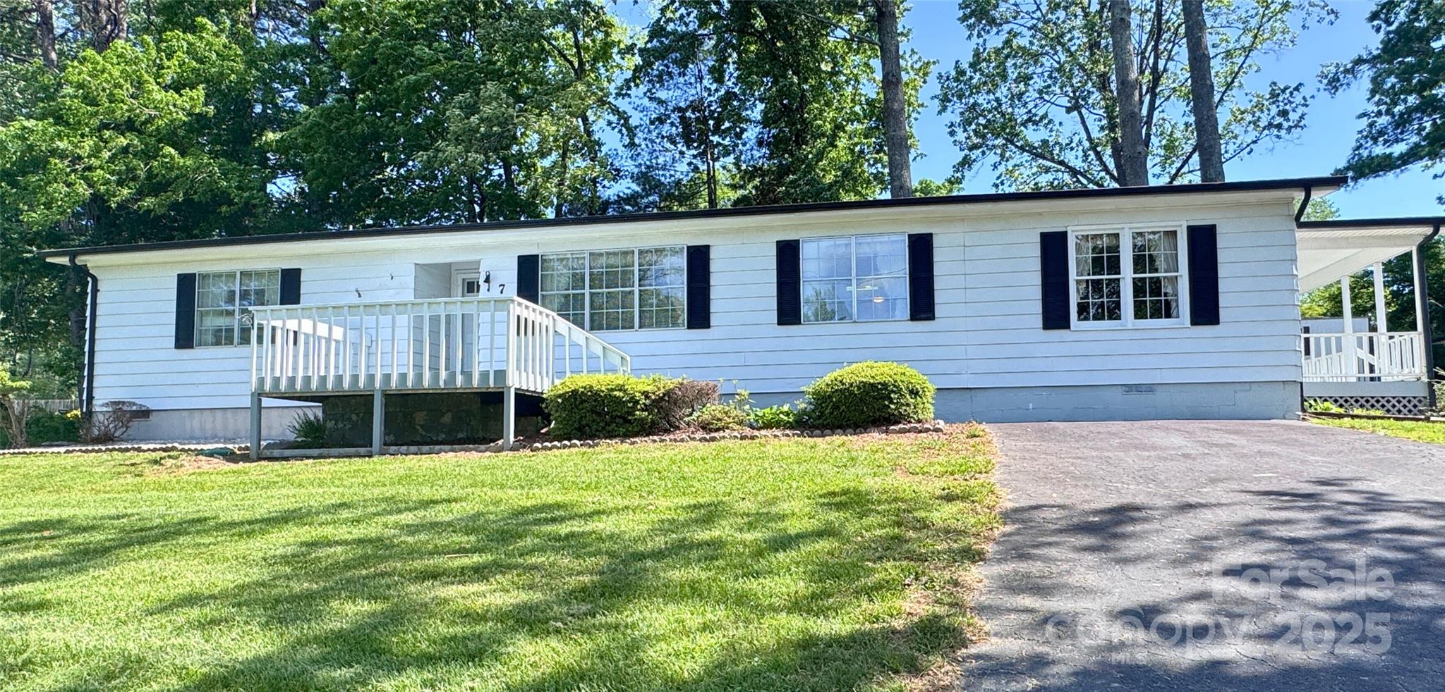 7 Lakewood Road