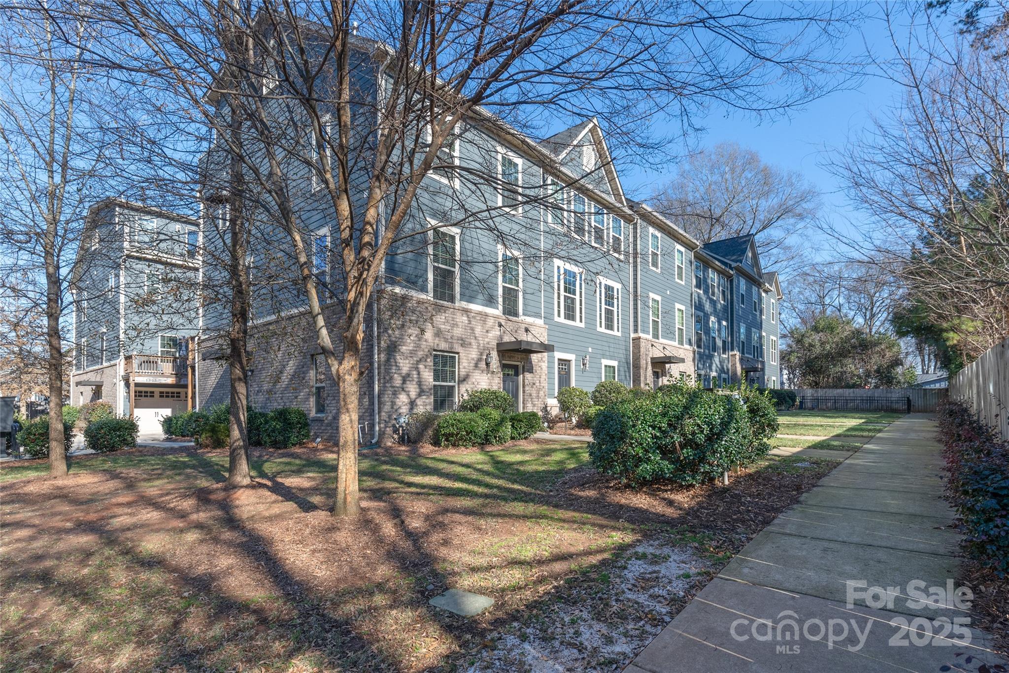 1304 Queen Lyon Court