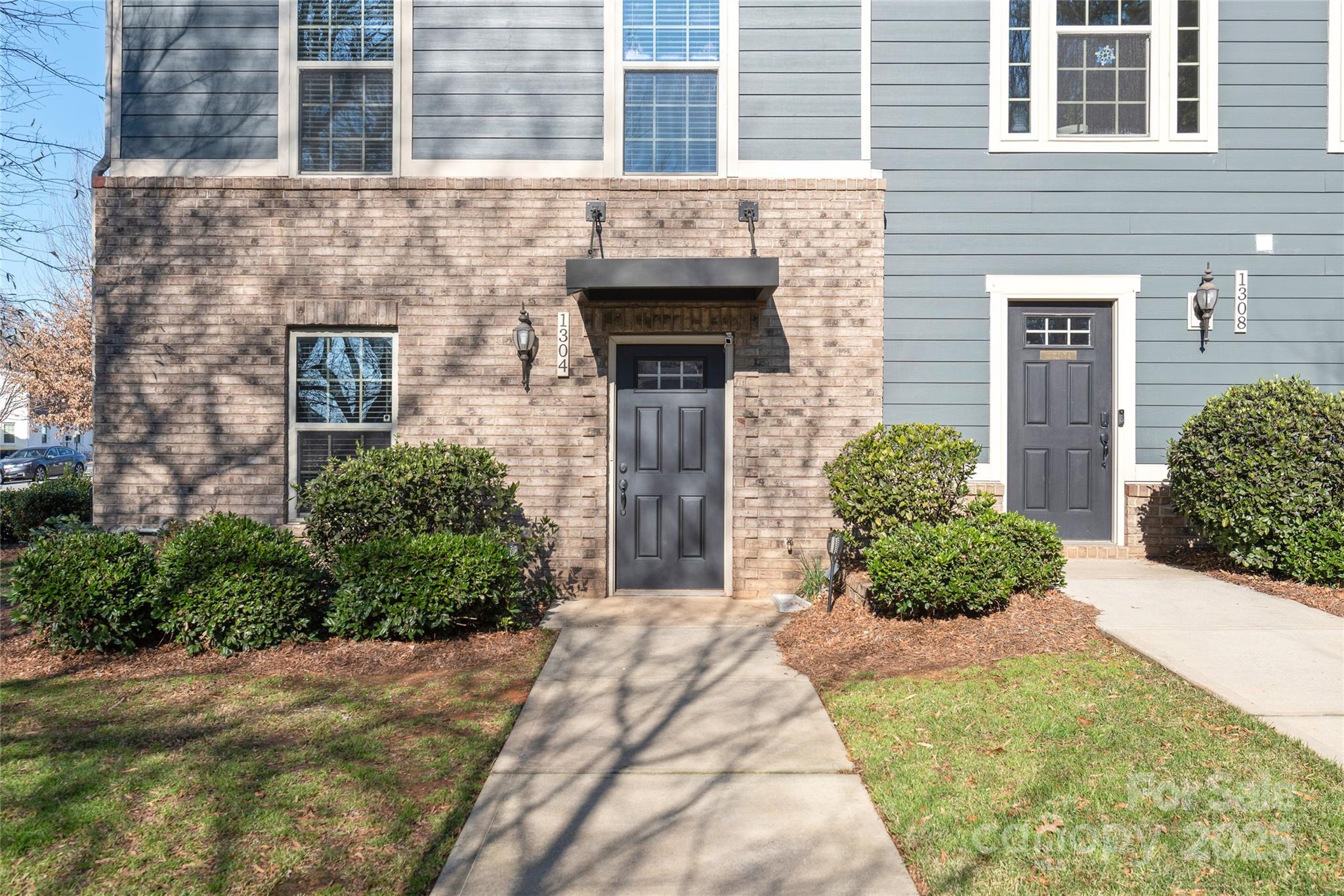 1304 Queen Lyon Court