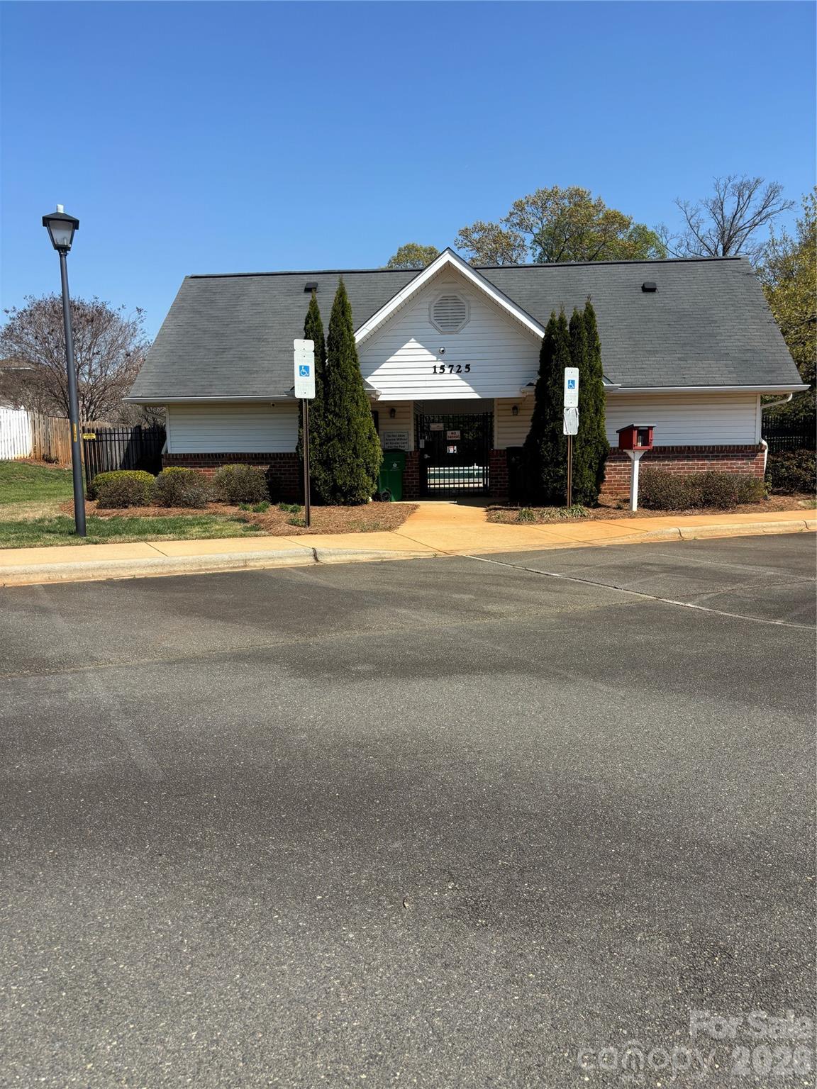 Hamilton Lakes - Residential