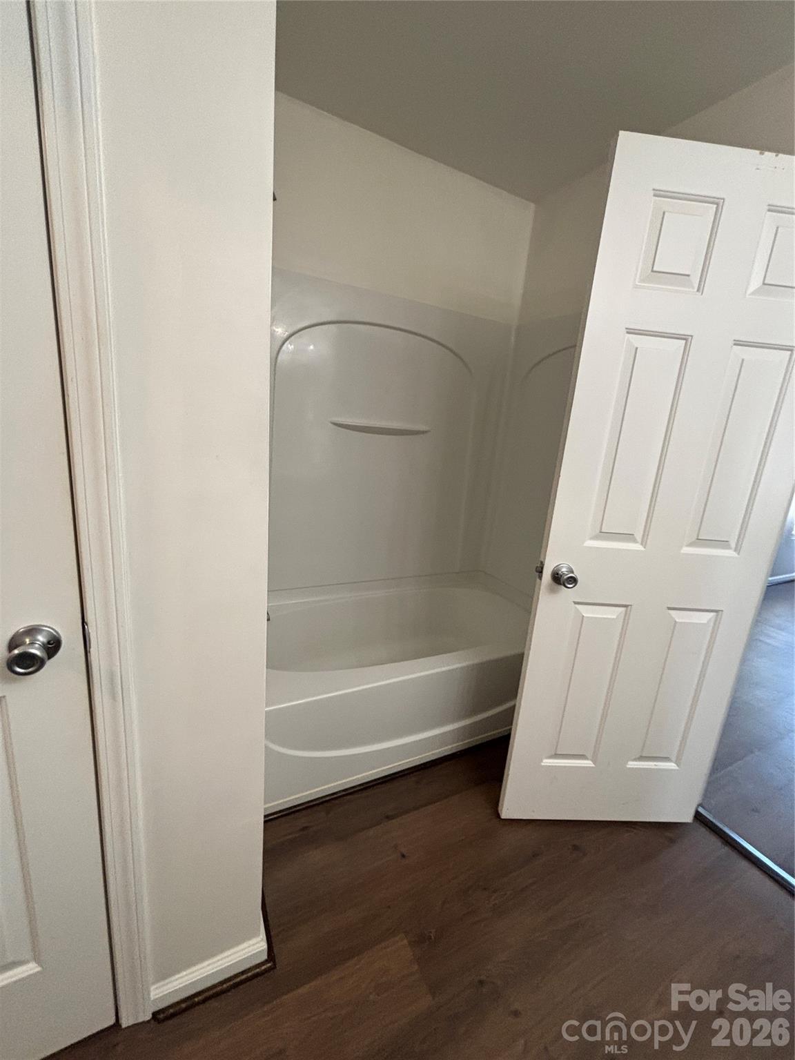 Hamilton Lakes - Residential