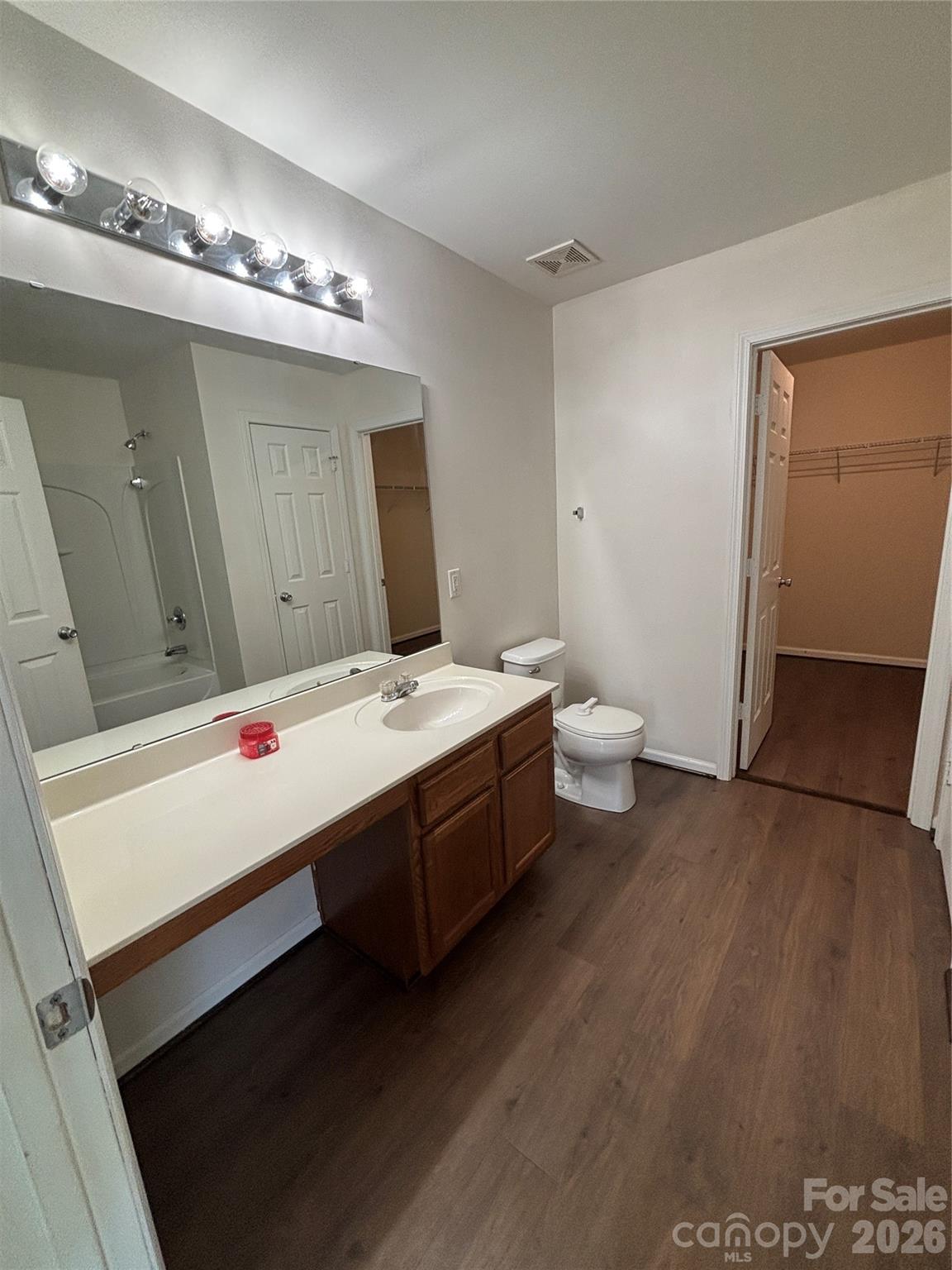 Hamilton Lakes - Residential