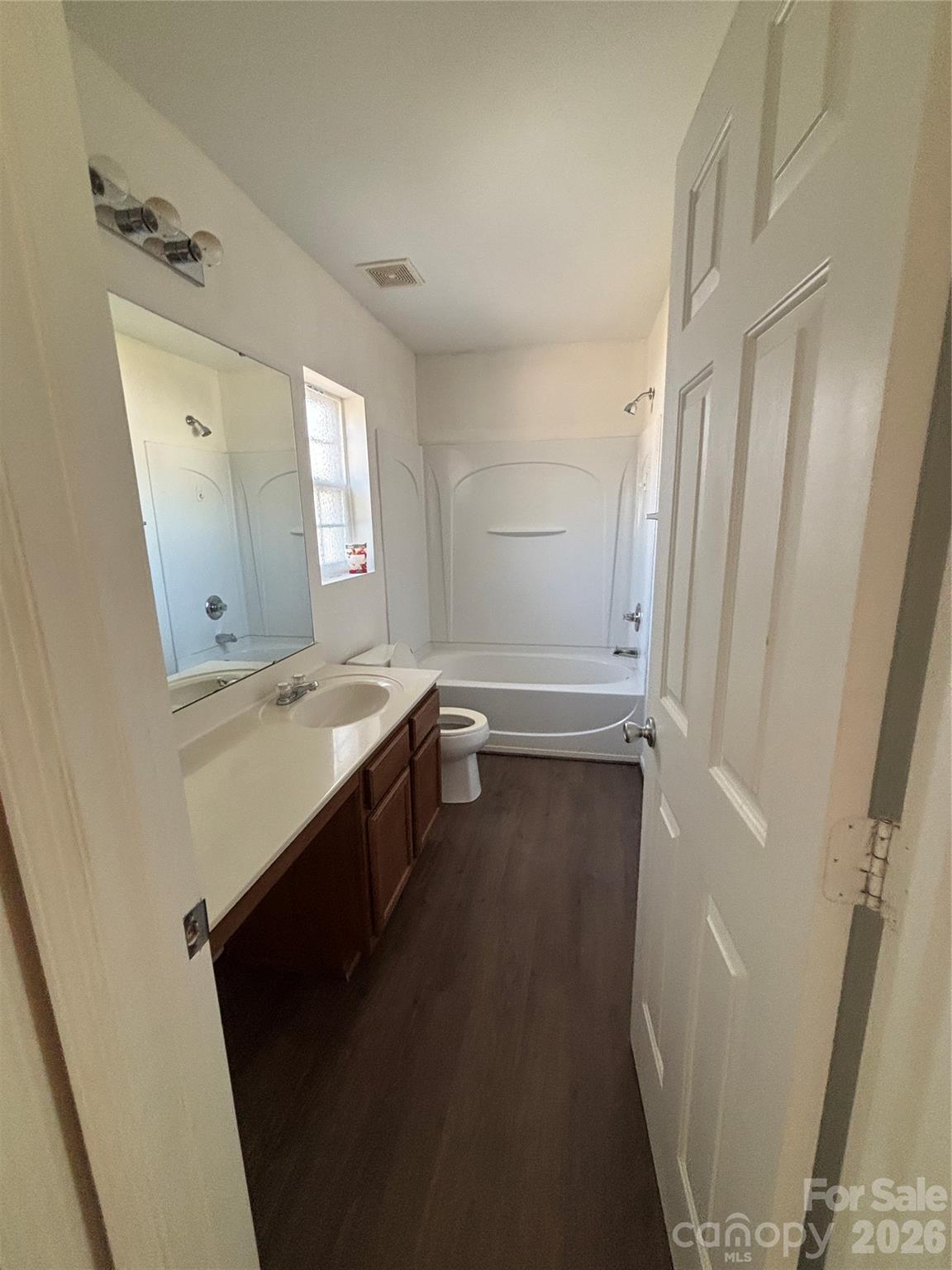 Hamilton Lakes - Residential