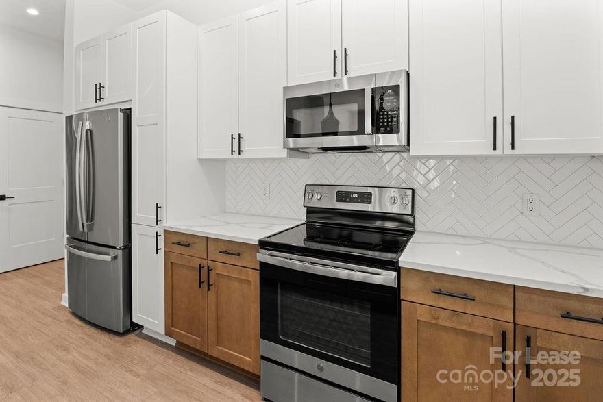 Multiple floor plans available. Days on Market accrued is not specific to this current plan listed. Indulge in Luxury, Thrive in Community
Relax, recharge, explore. For a living experience that combines proximity to Charlotte’s coolest neighborhood with individual units that are anything but cookie-cutter, live The Rowe at Commonwealth. We’ve got the amenities you expect, the space you need and all the fun you could want, right outside your door. Whether you want just a little bit of space or a lot, we can accommodate your square footage needs. Our streamlined units, functional layouts and tall ceilings are designed for stylish living with our variety of floor plans from studios to three-bedroom apartment homes.