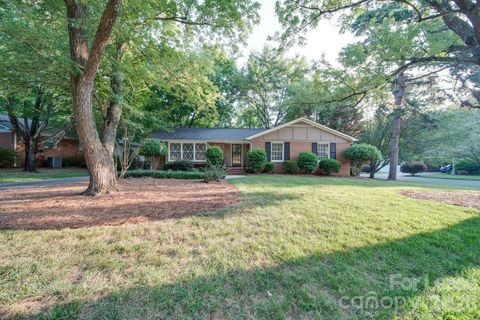 Photo of 6700 Castlegate Drive, Charlotte, NC 28226 (MLS # 4404194)