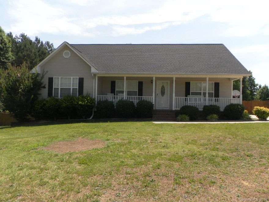 100% Financing Available in Hunters Ridge Subdivision! Split floor Plan with 3 bedrooms, 2 baths, hardwood flooring. Large Master bedroom and bath with walk in closet. Spacious front porch and deck on rear. Fenced yard with lots of privacy.