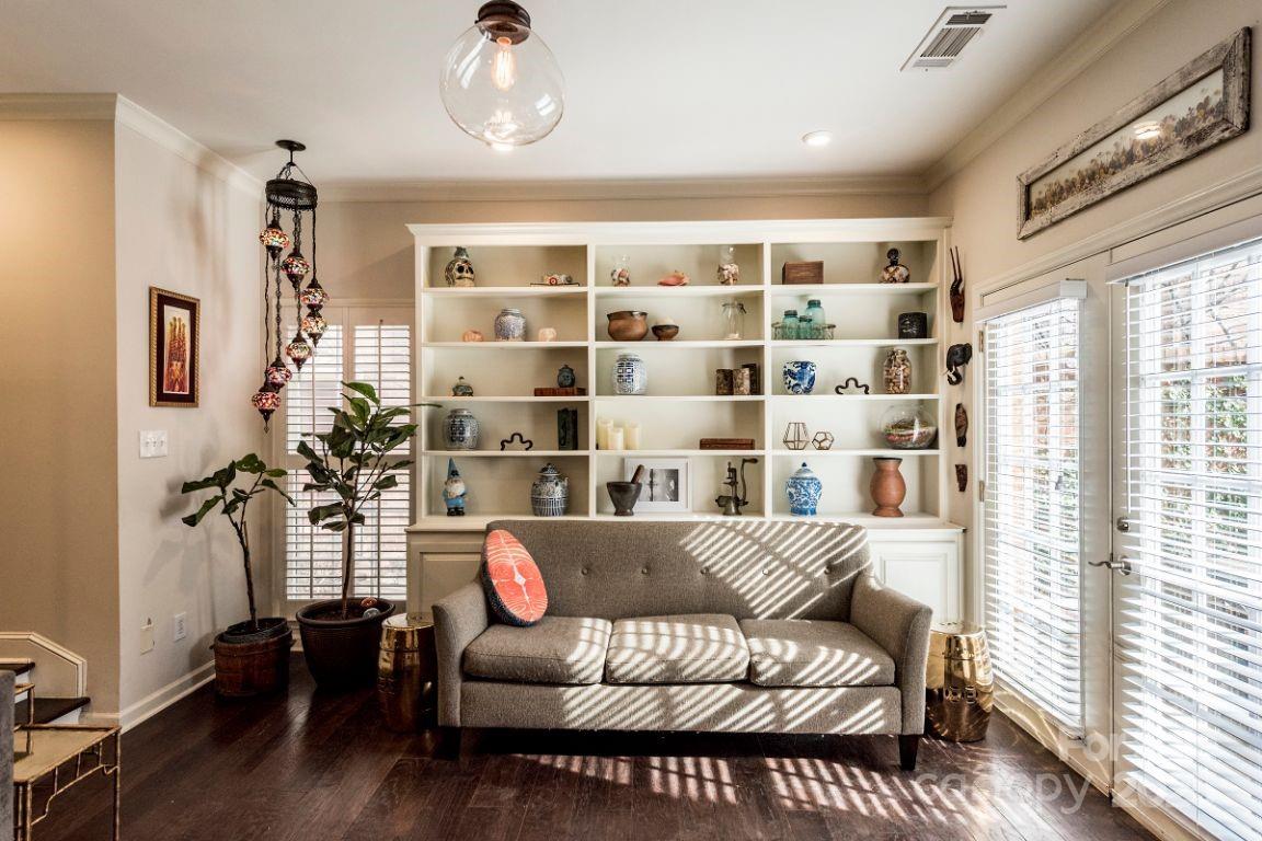 520 N Poplar Street I