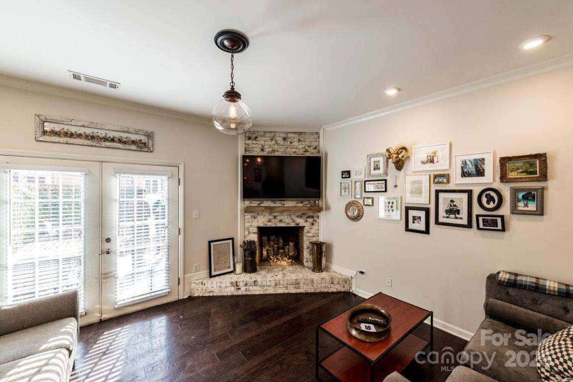 520 N Poplar Street I