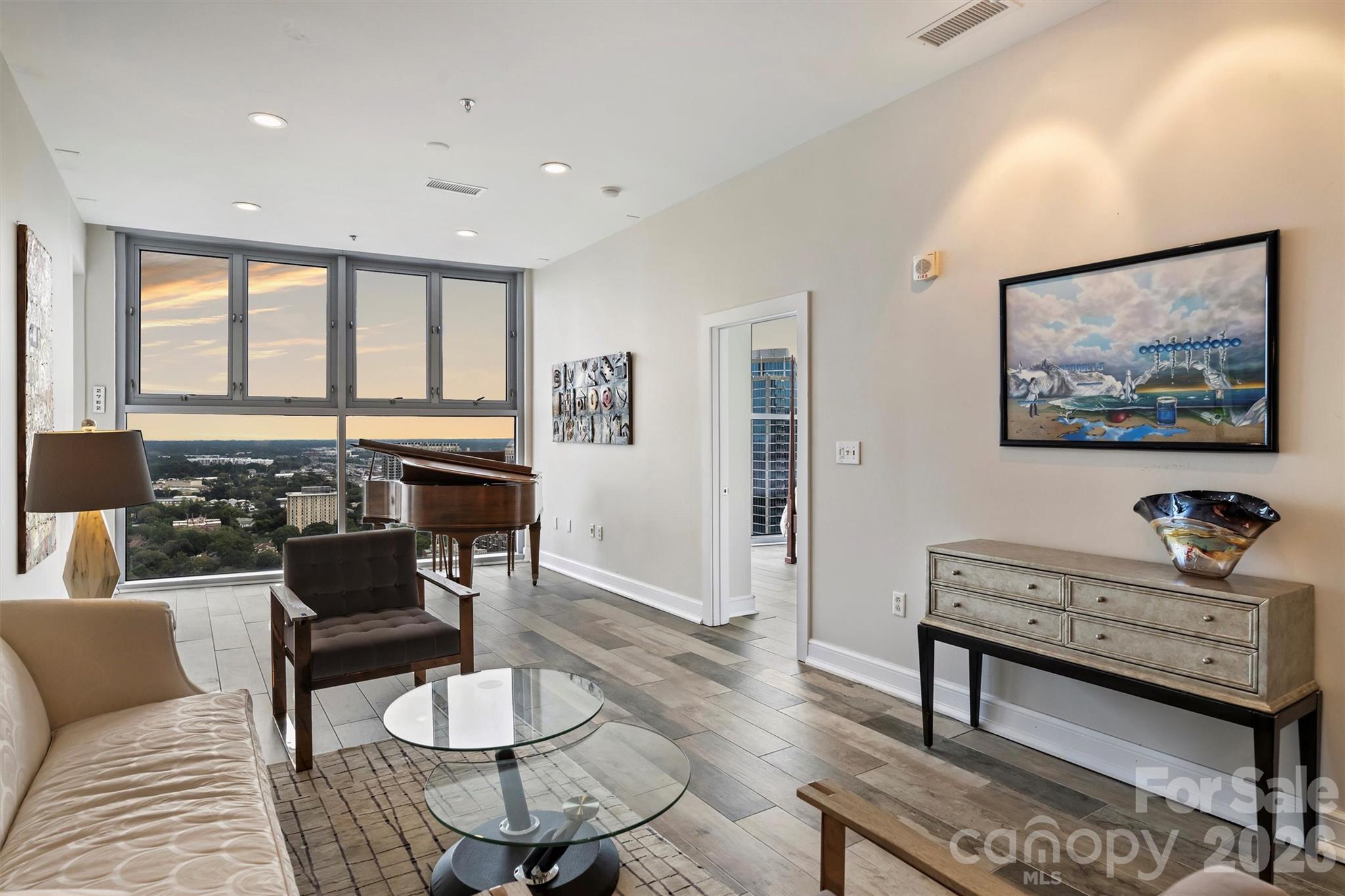 333 W Trade Street 2702