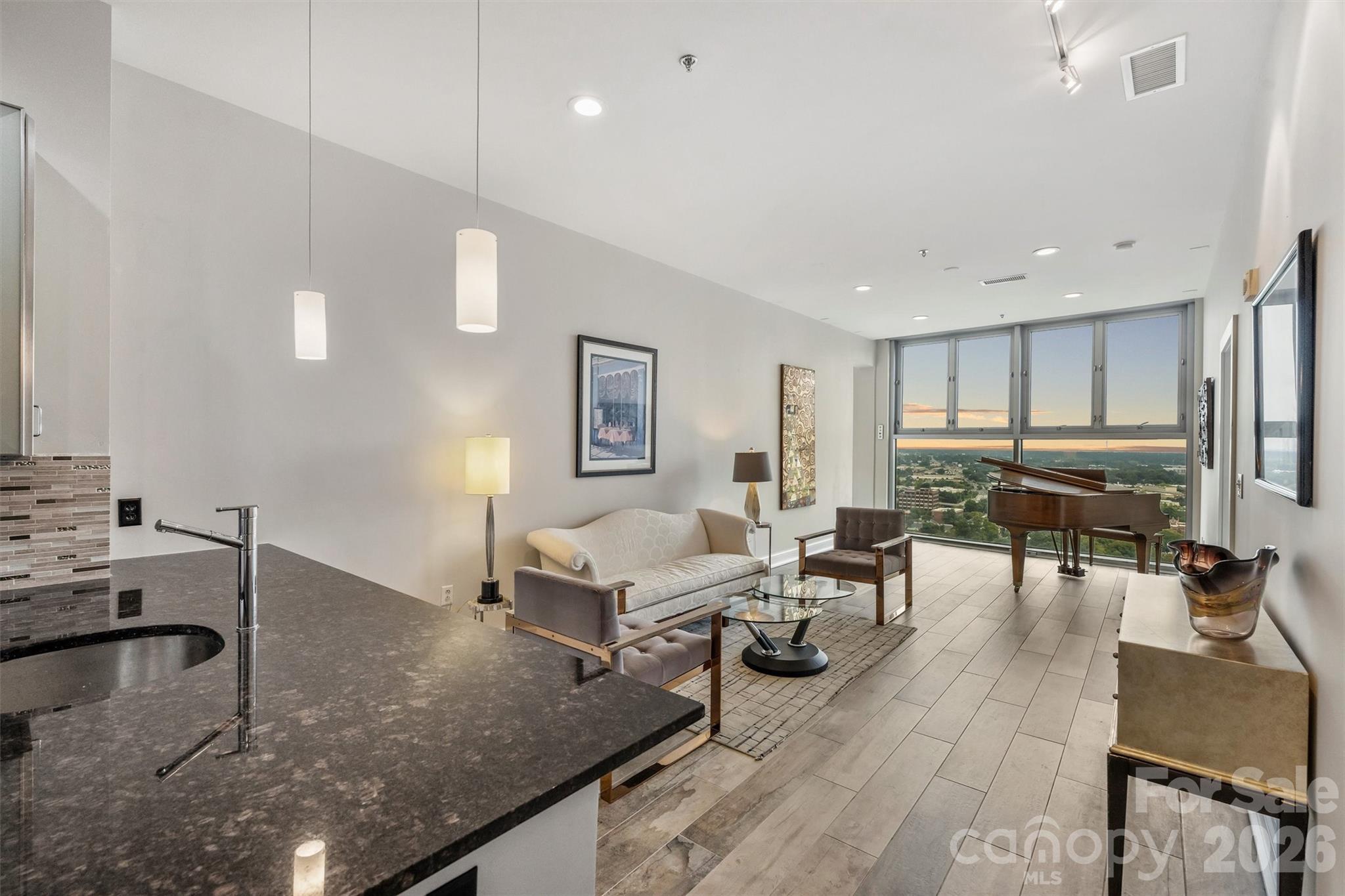 333 W Trade Street 2702