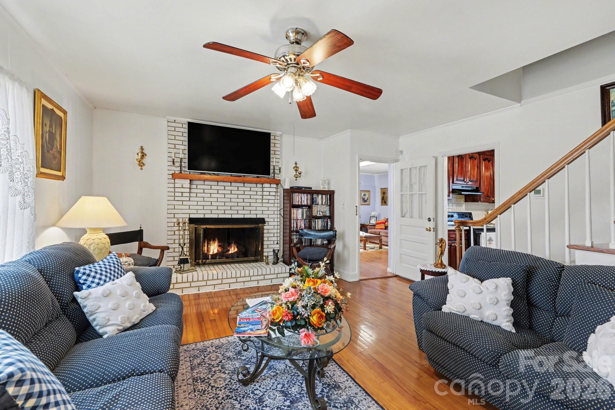 1287 Queensgate Street