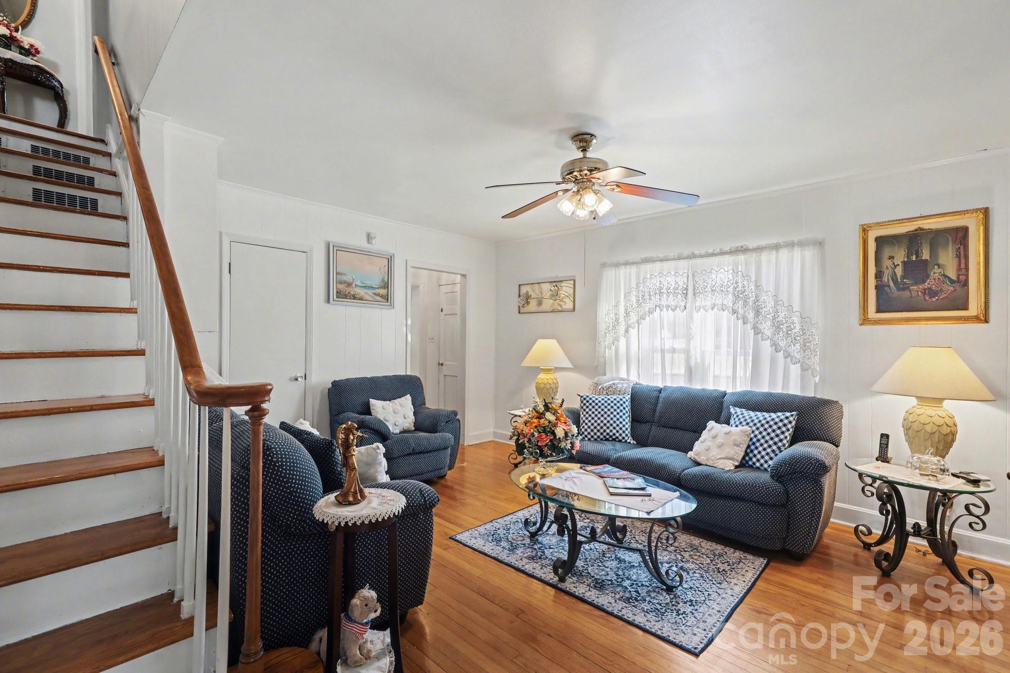 1287 Queensgate Street