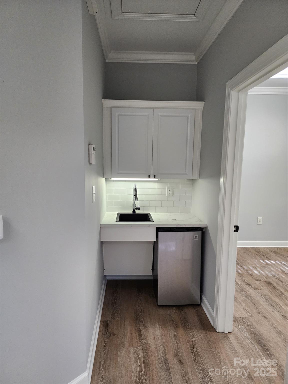 1945 J N Pease Place 201