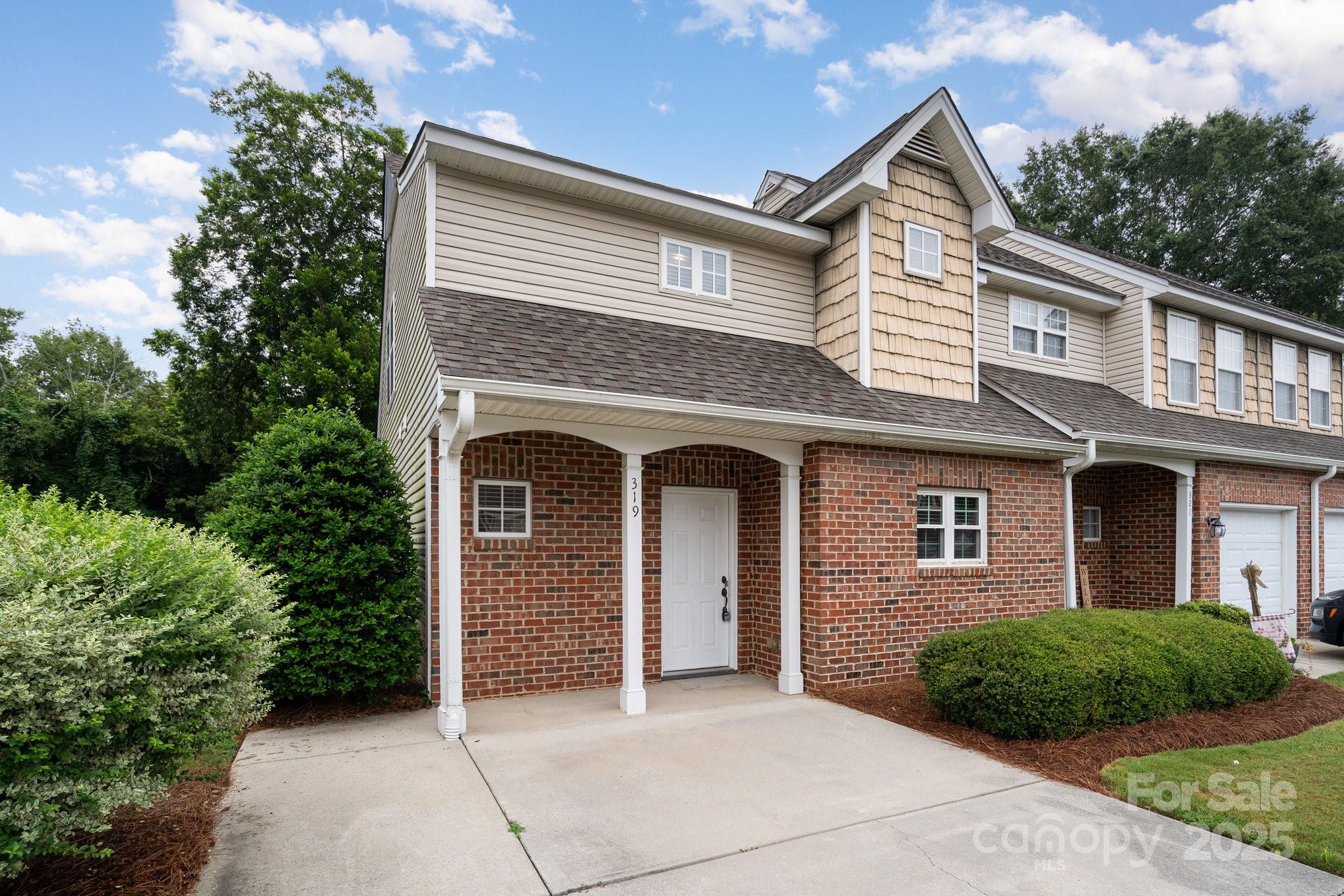 319 Valley Brook Lane SE
