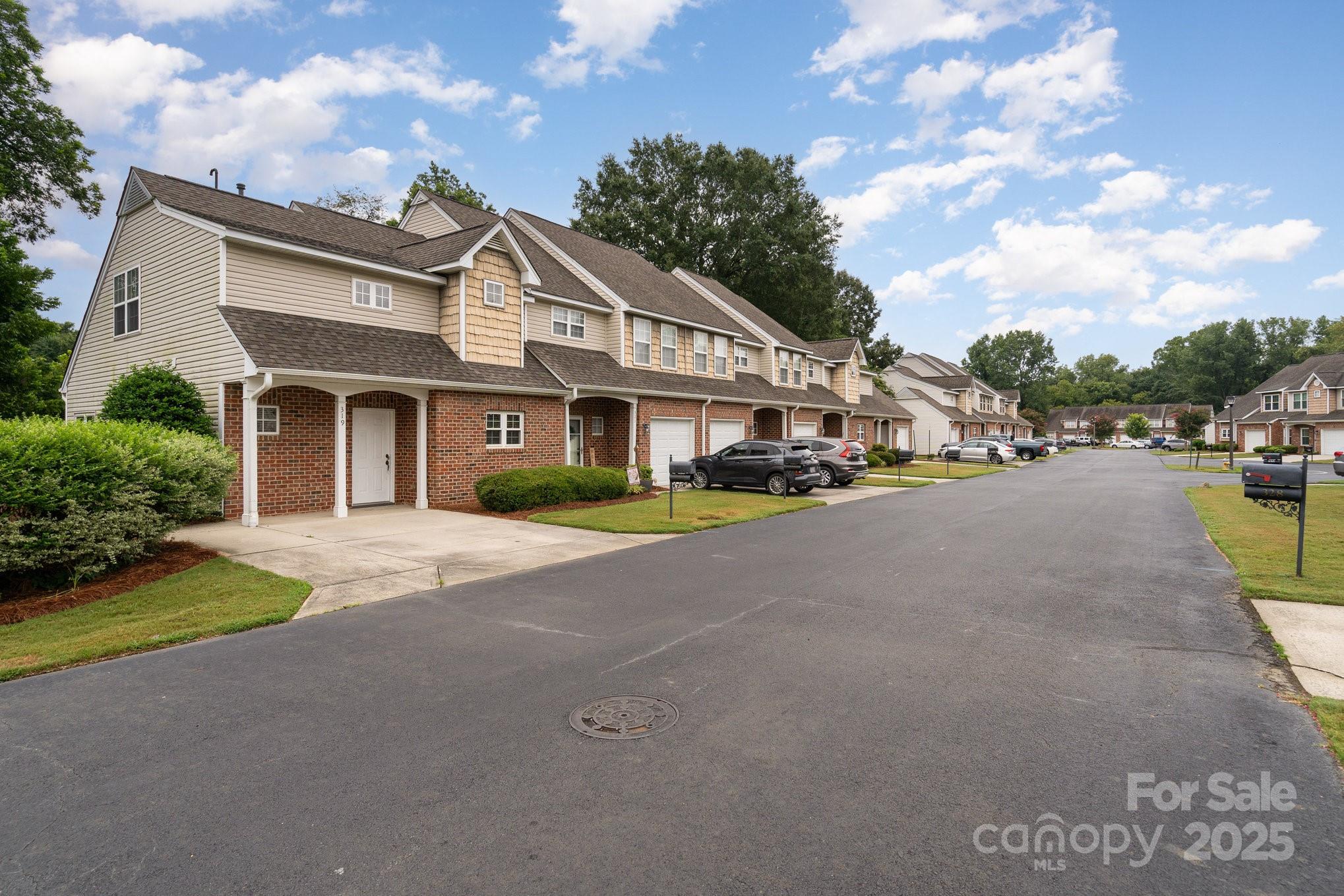 319 Valley Brook Lane SE