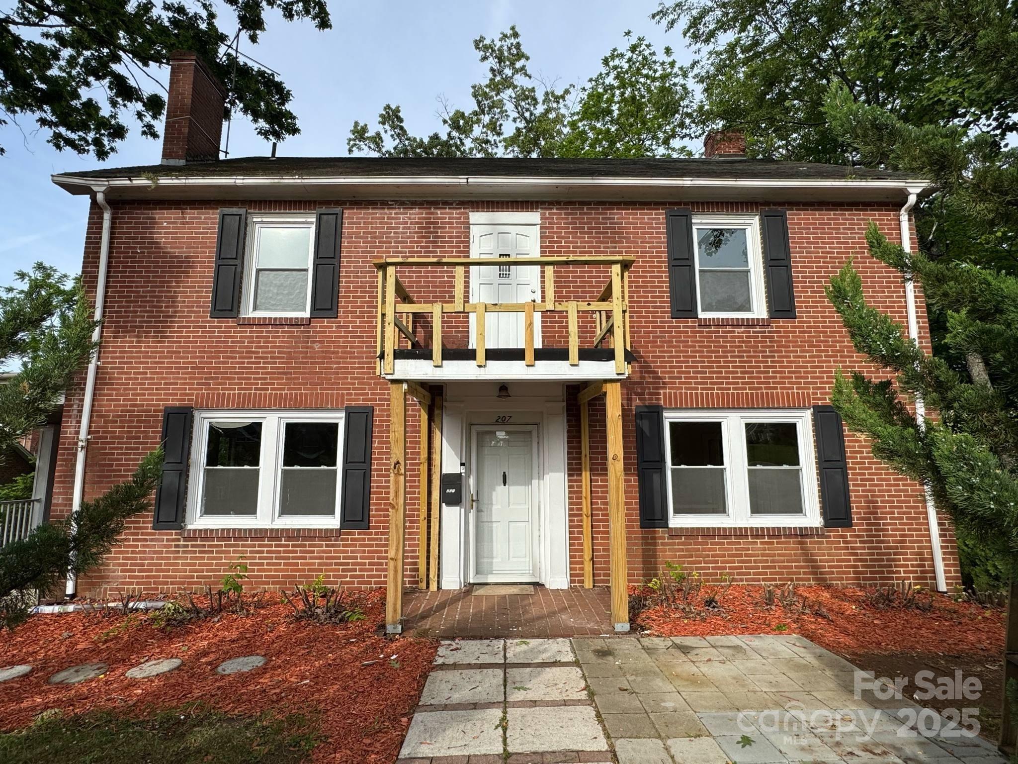 207 Ridge Street NW