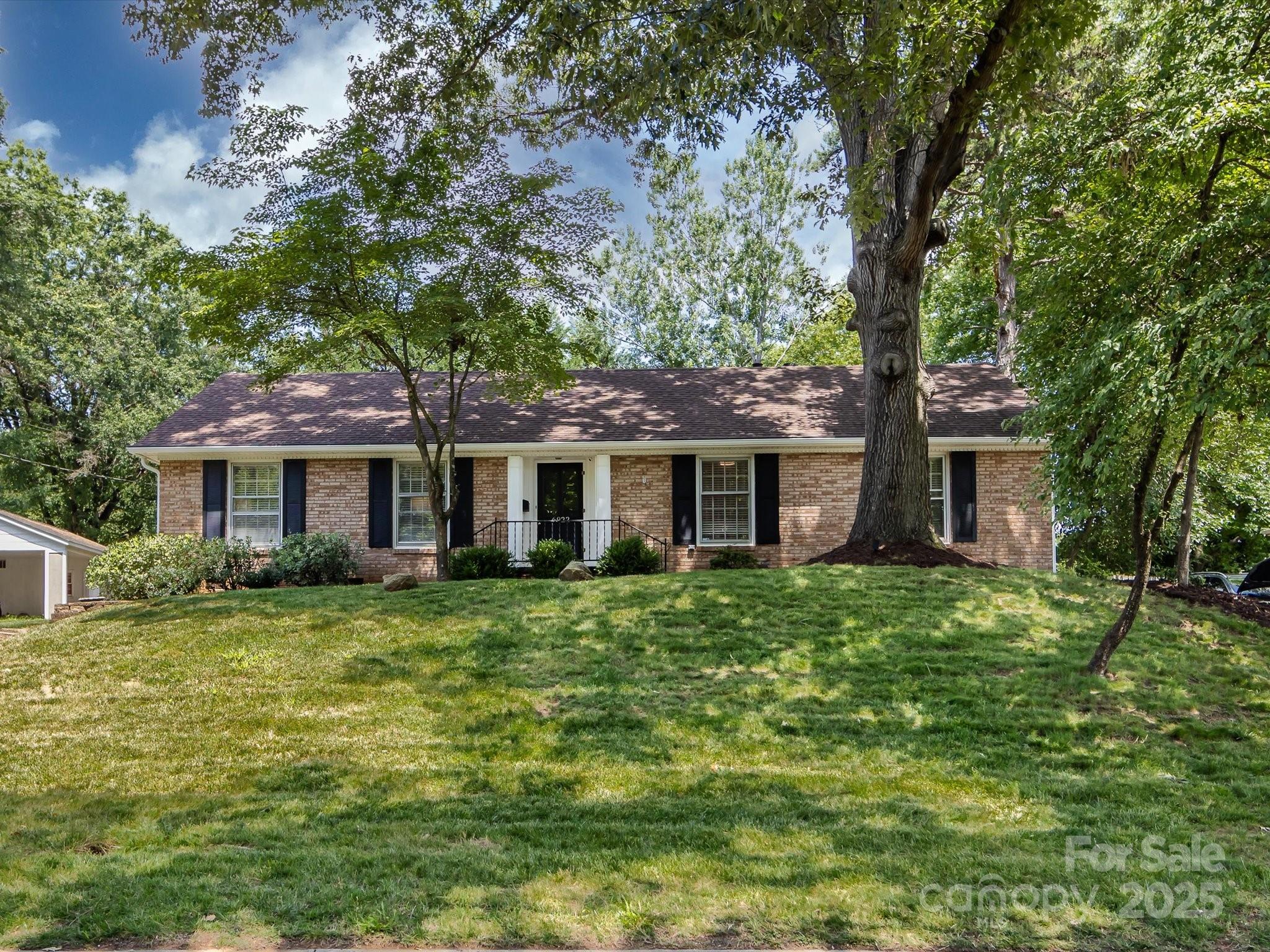 6922 Woodstock Drive